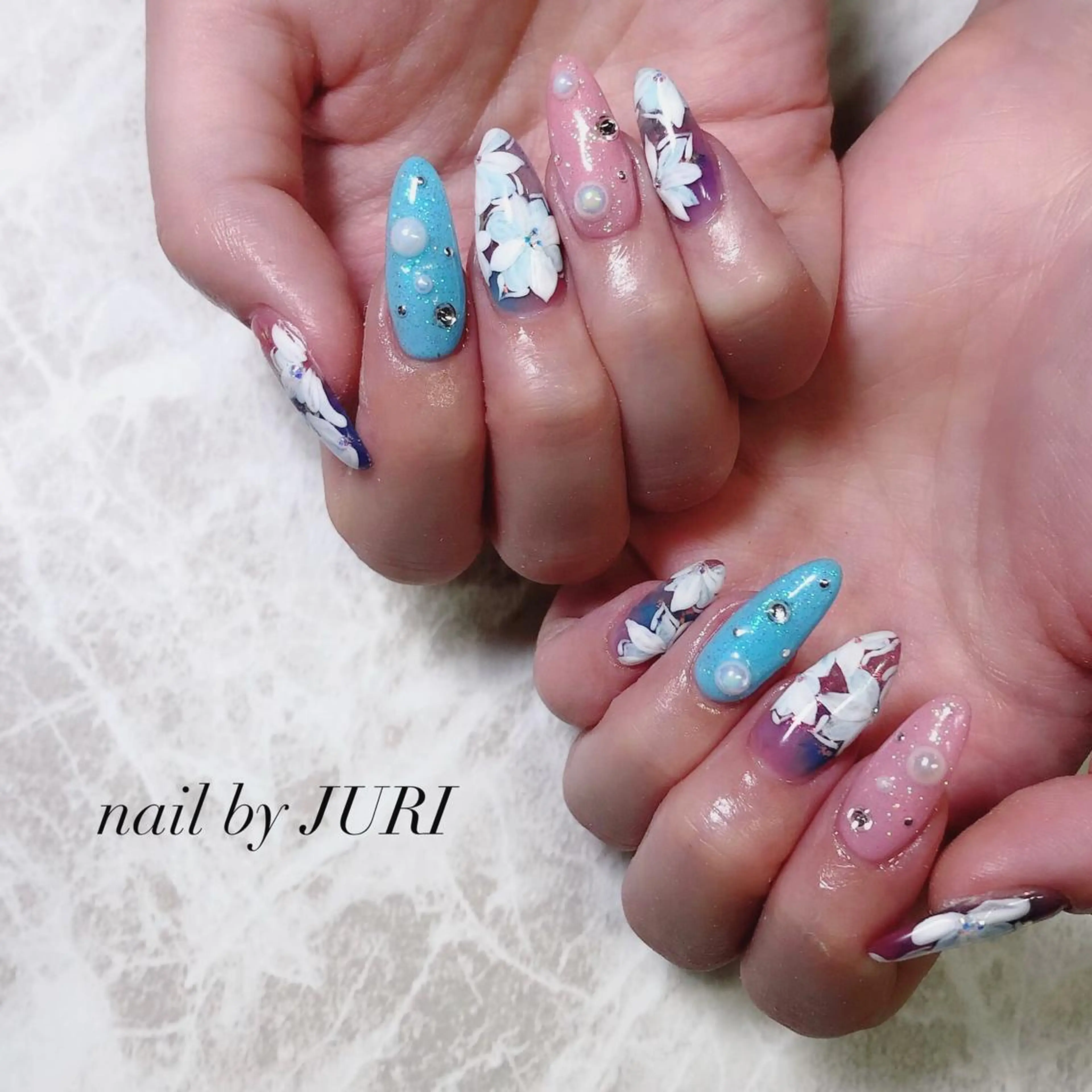 ネイル フットネイル フレンチネイル ジェルネイル ラメ(グリッター) ラメグラデーション NEO Beauty Salon所属・𝐍𝐄𝐎 𝐉𝐔𝐑𝐈のネイルデザイン