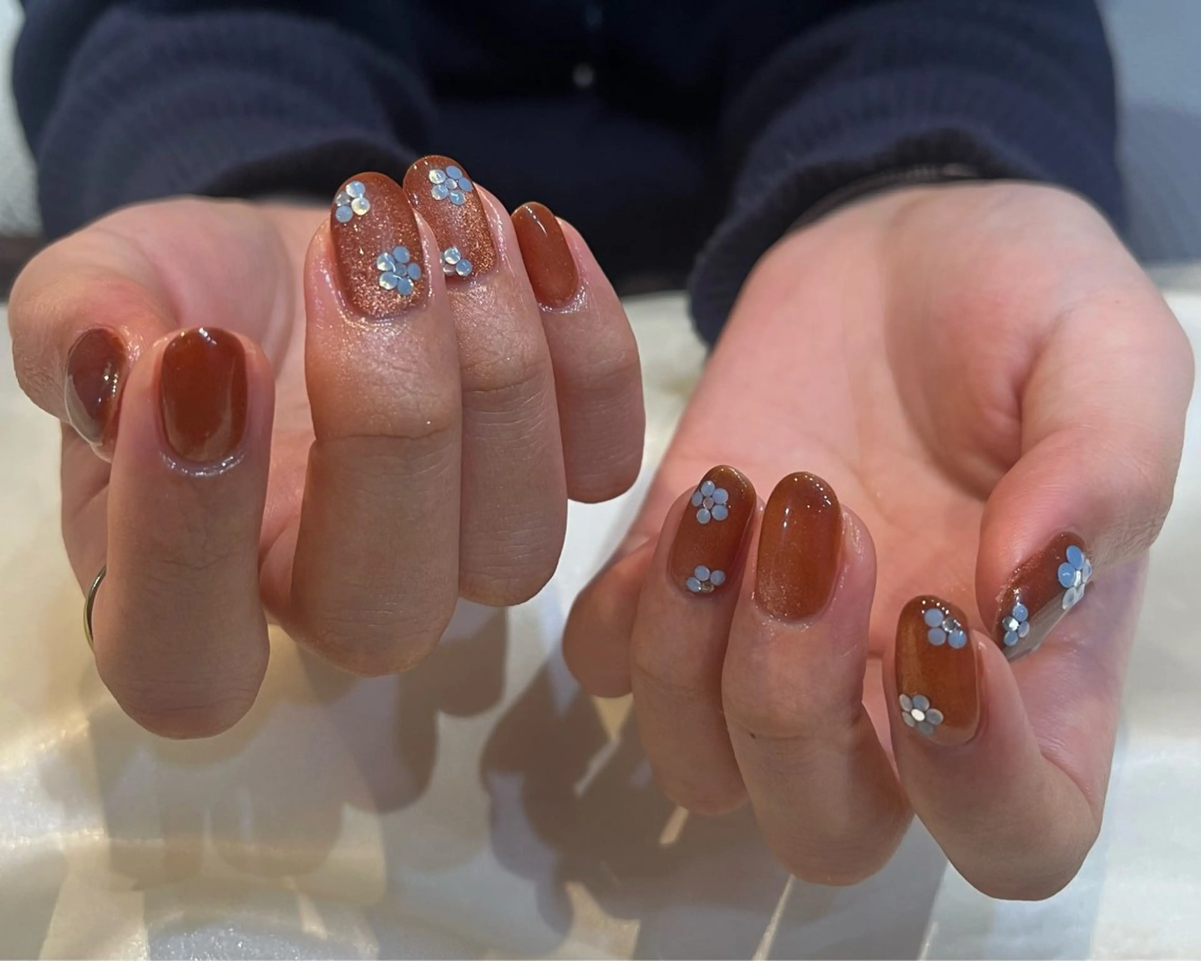 ネイル ブルー ブラウン マグネットネイル ストーンネイル 友田 晴香のネイルデザイン