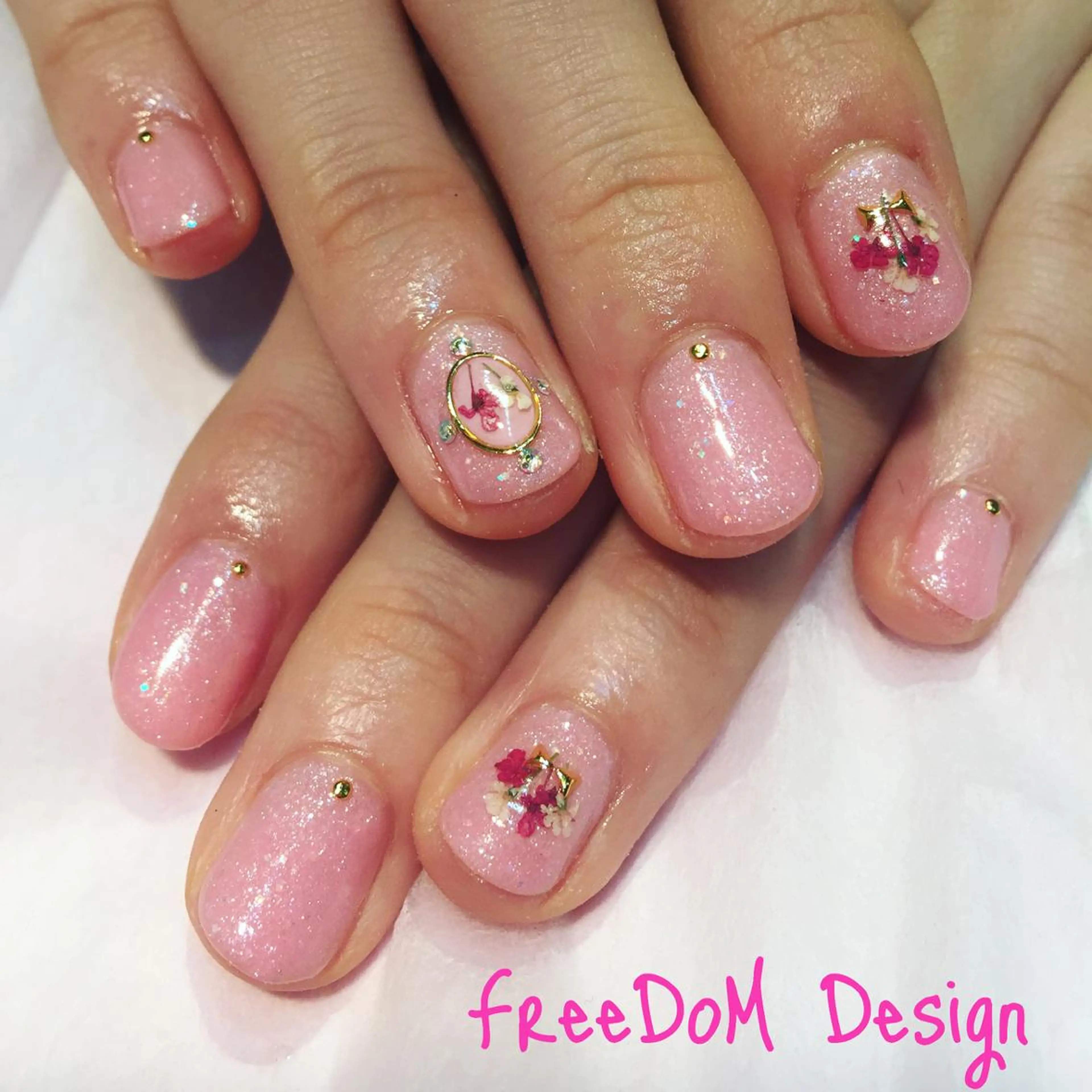 ネイル アートネイル ＦreeDoＭ   Design所属・W KUMIのネイルデザイン