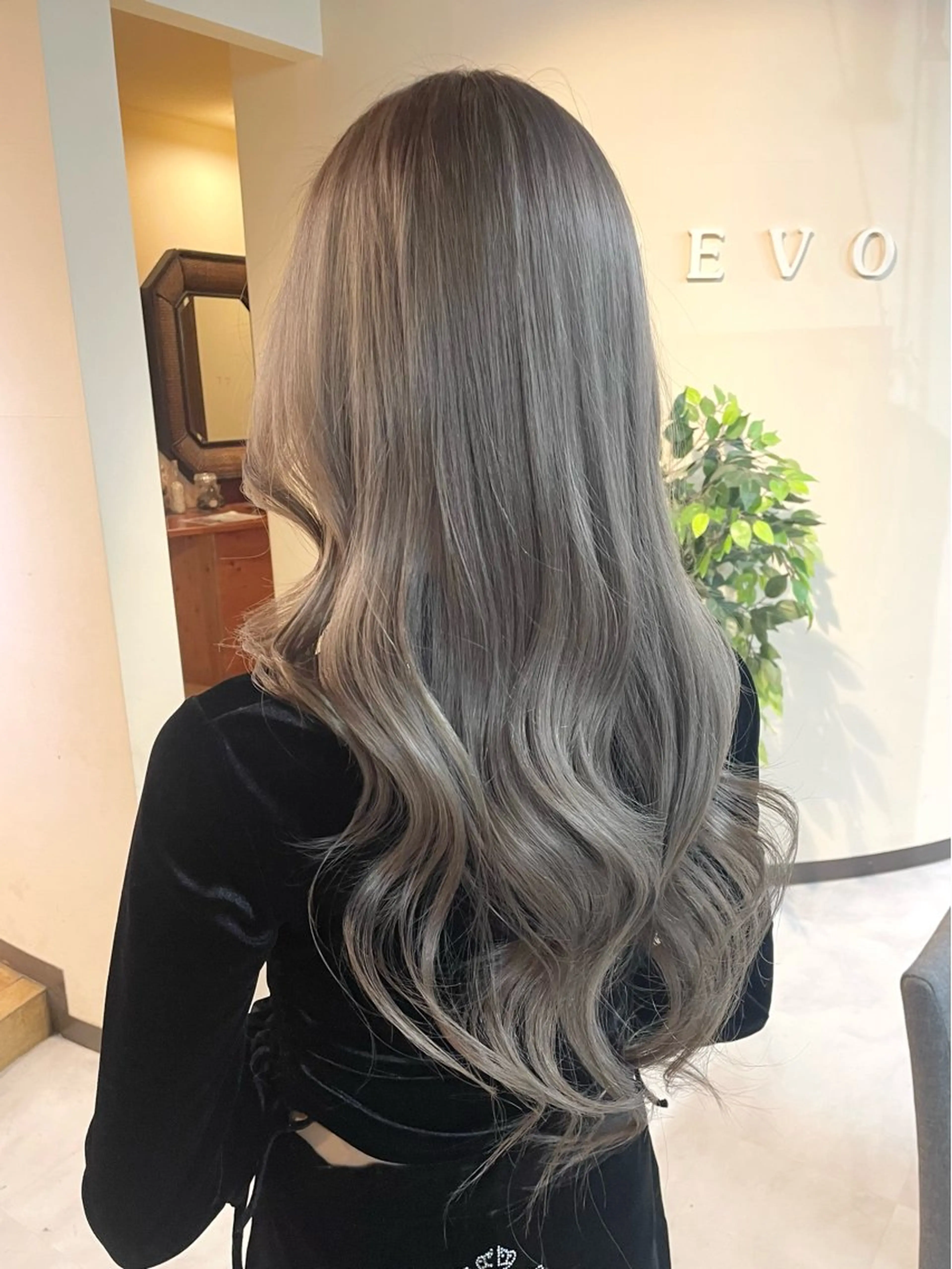 ロング アッシュ アッシュグレー アッシュグレージュ 宮本 いぶきのヘアスタイル