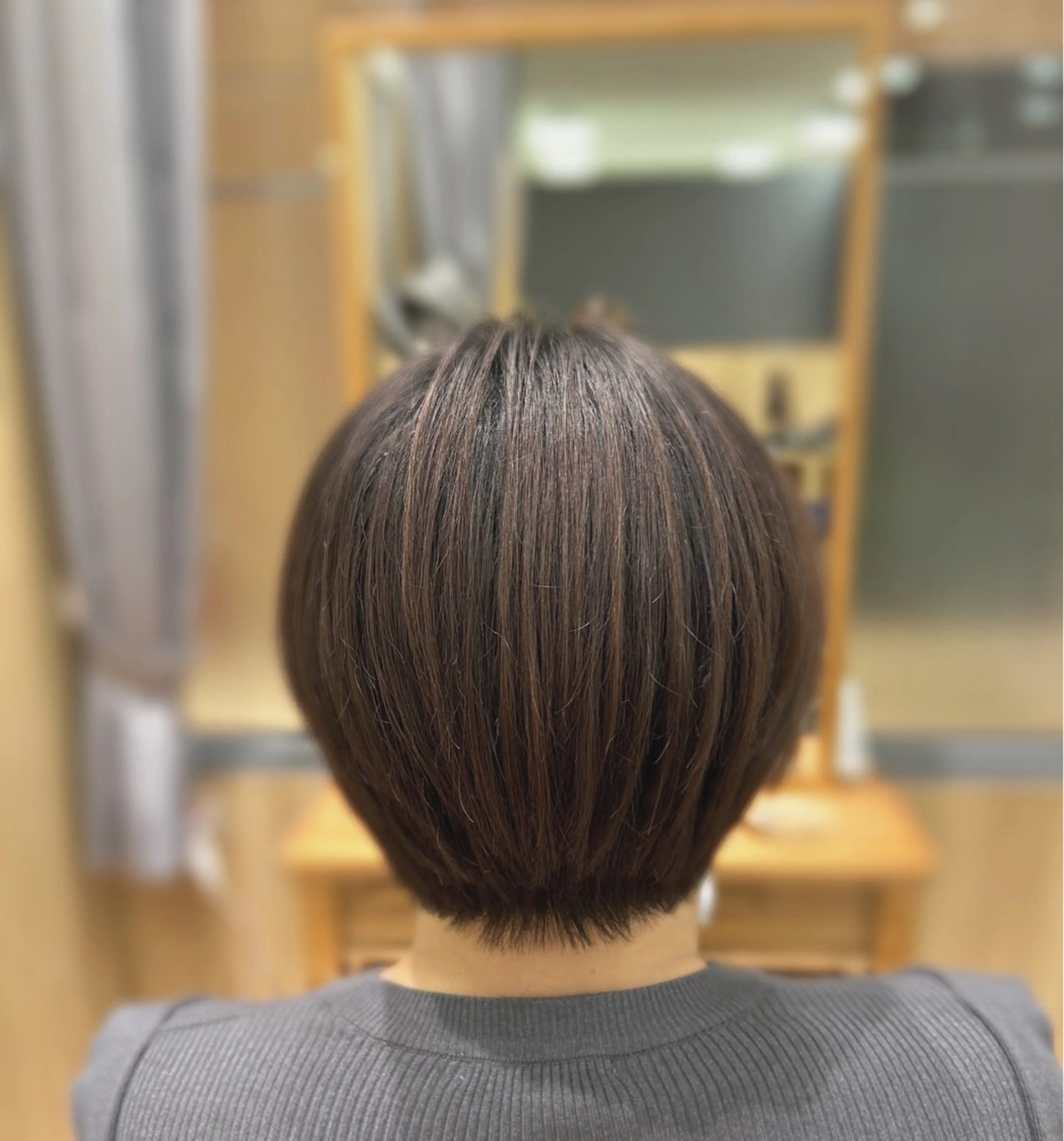 ショート とまべちひな/ショー ト/透明感カラーのヘアスタイル