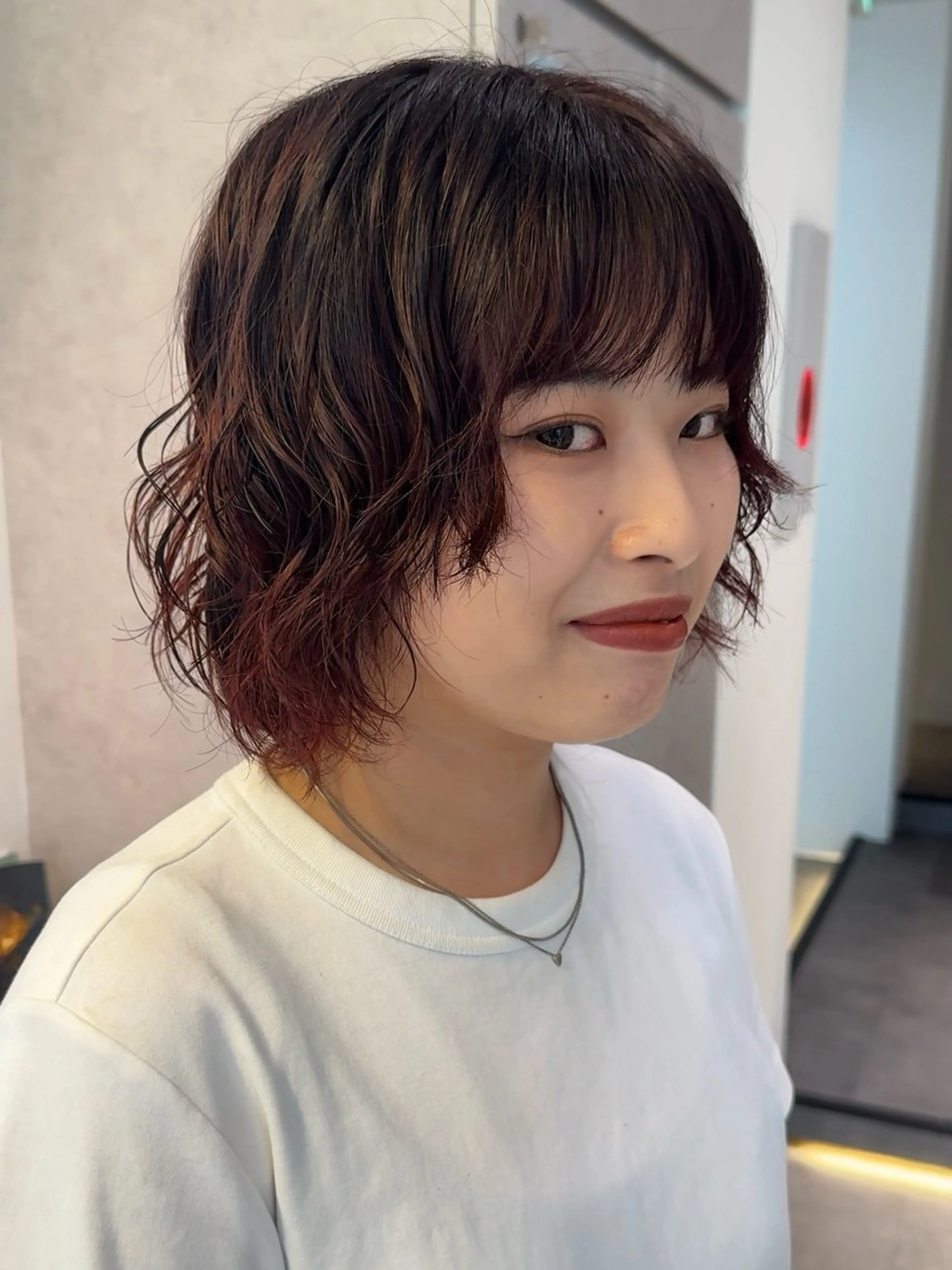 ミディアム カラー パーマ ミディアムパーマ ブリーチ ボブ ハイレイヤー レイヤーカット カット ヘアカラー パーマ Qin shaire salon 原宿所属・🌿パーマ/ボブ/ レイヤー/Mikiのヘアスタイル