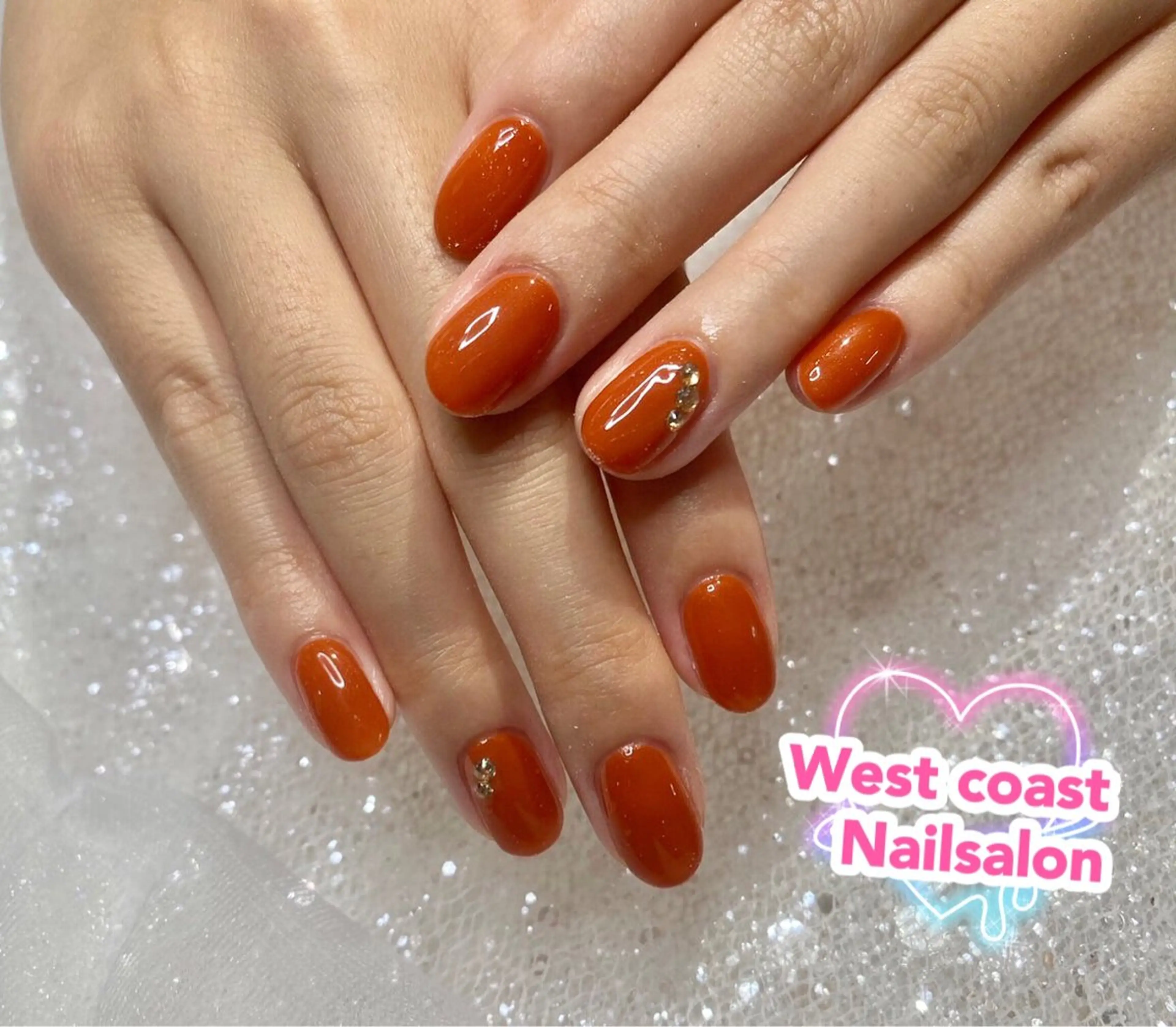 ネイル ワンカラーネイル ストーンネイル リボン、ガーリー パーツ放題専門店のネイルデザイン