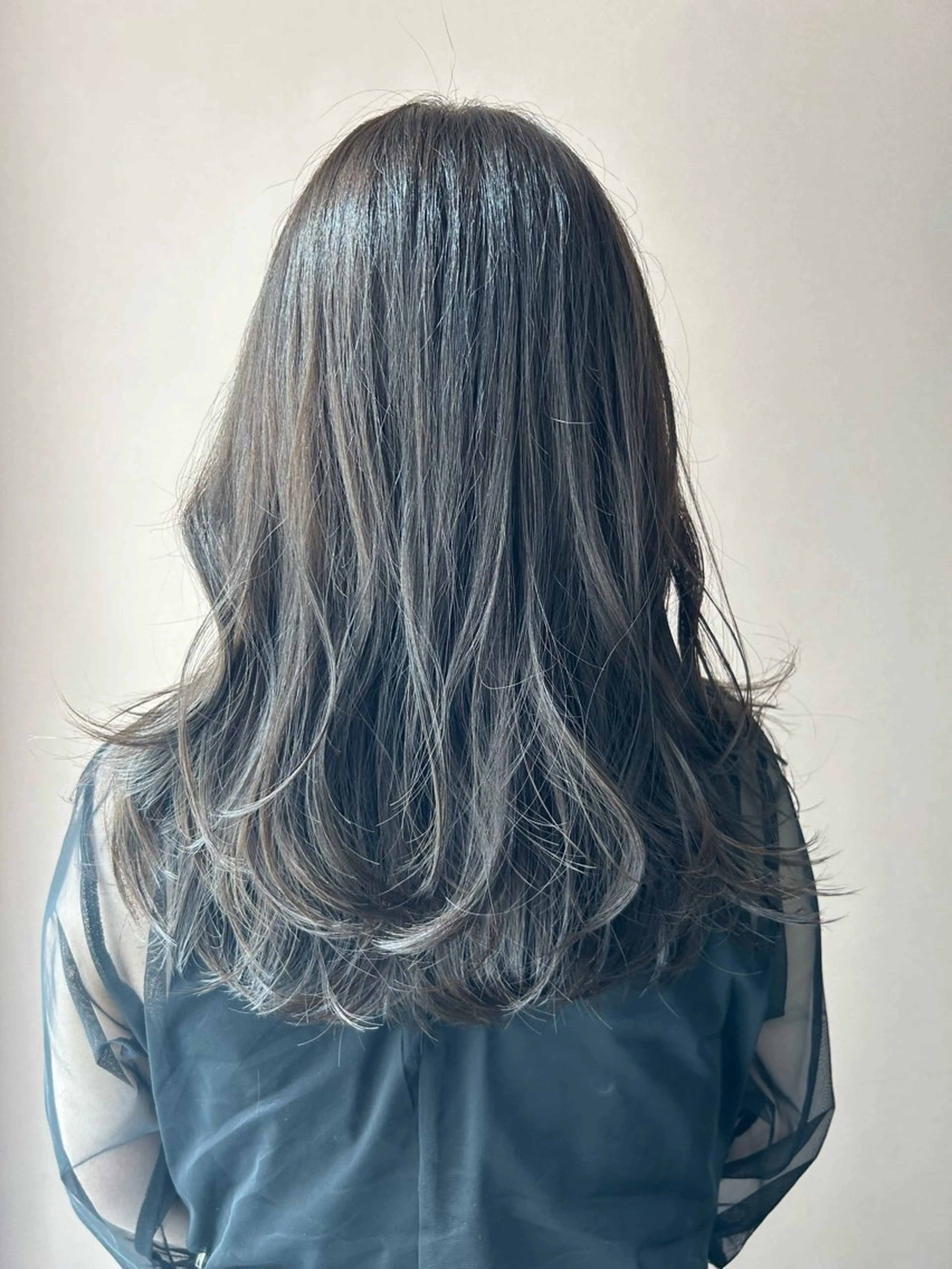 ロング カラー ブリーチ 透明感カラー グレージュ ブリーチなしカラー オリーブグレージュ カット ヘアカラー トリートメント hub hair レイヤー/透明感のヘアスタイル