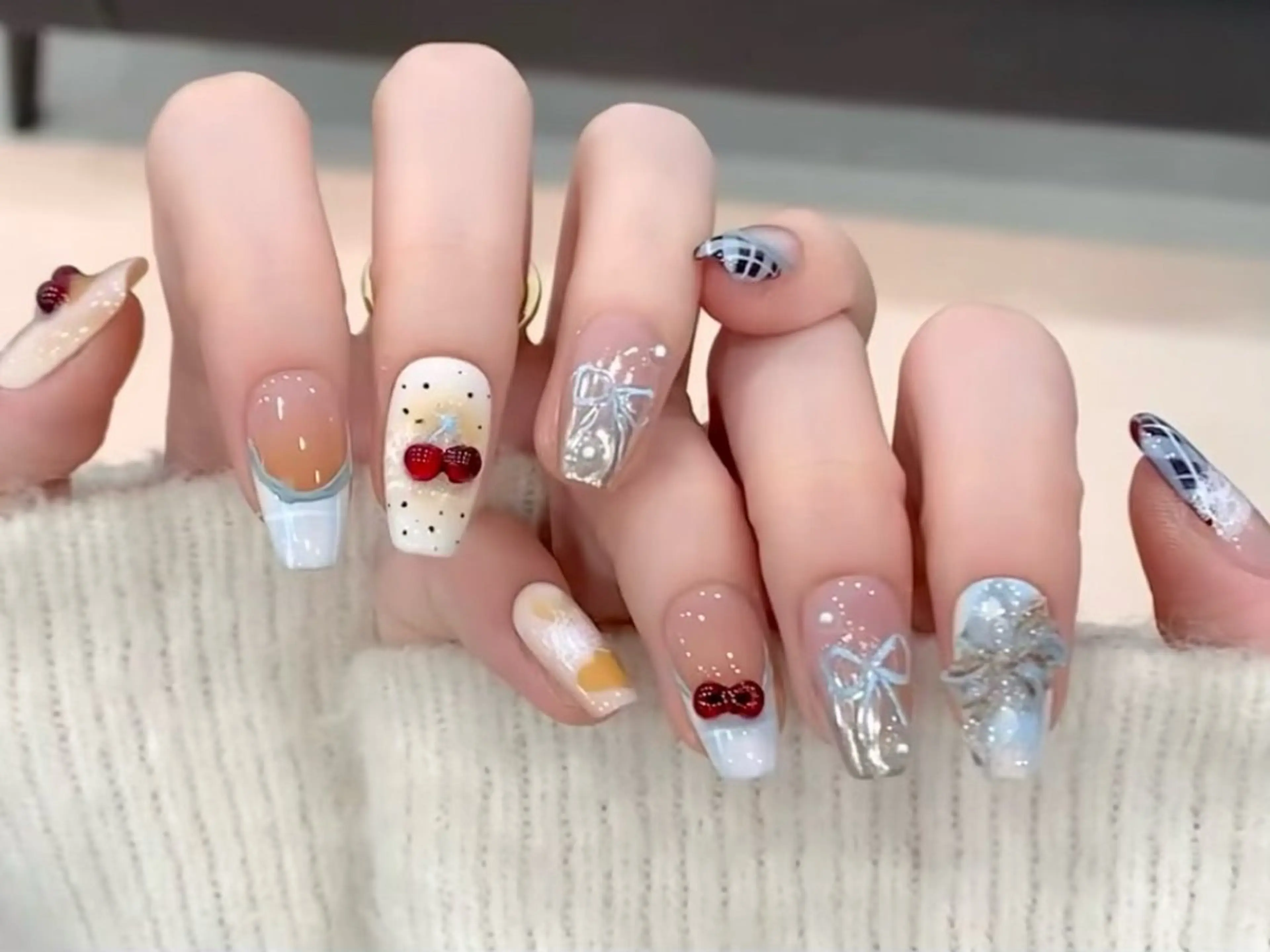 ネイル アートネイル チークネイル 長さ出し フットネイル ジェルネイル ハンドネイル ハンドケア ラッキーネイルサロン 西川口東口店のネイルデザイン