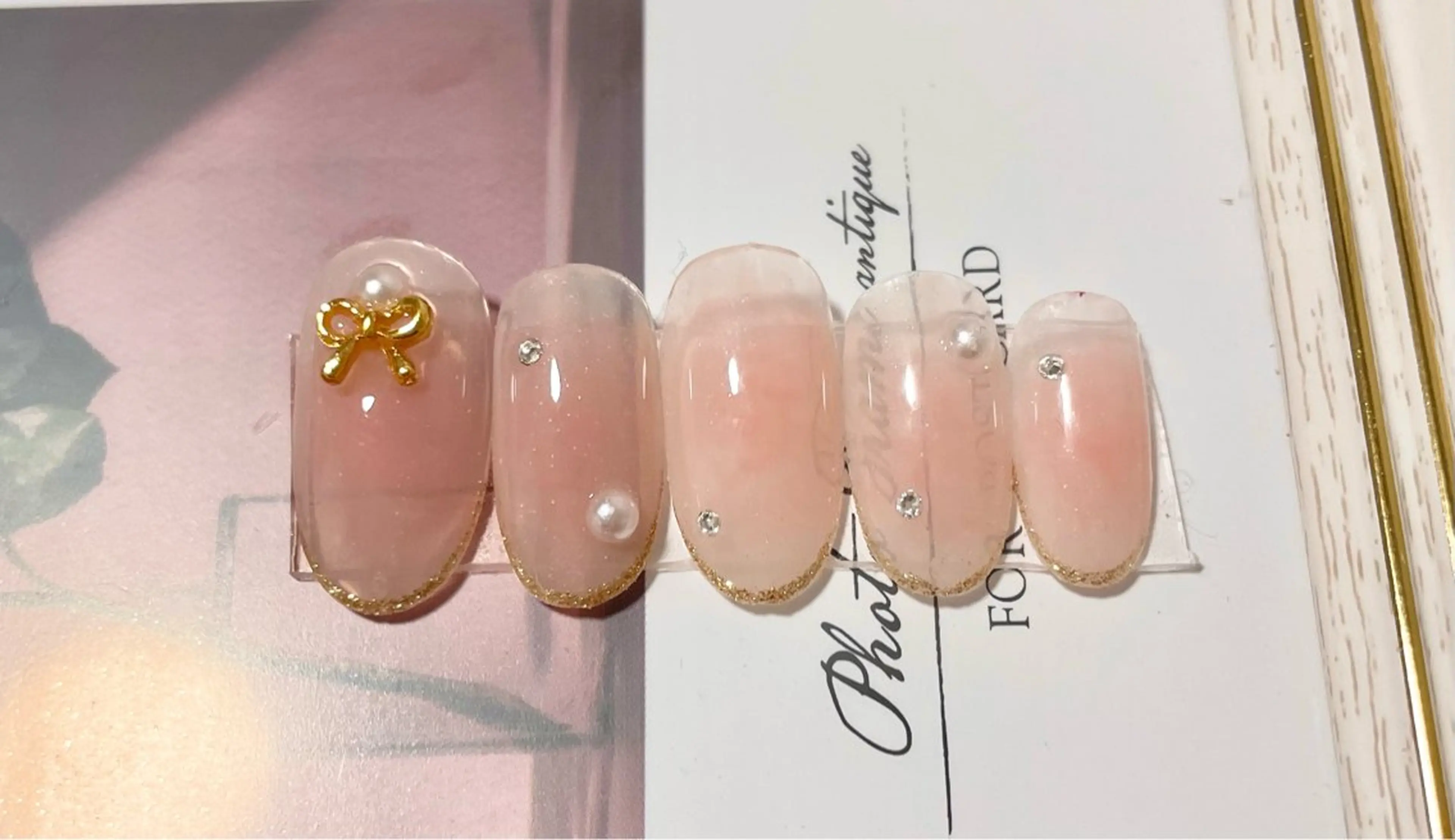 ネイル チークネイル ラメ(グリッター) ワンカラーネイル リボン ハンドネイル nailsalon VENUSのネイルデザイン