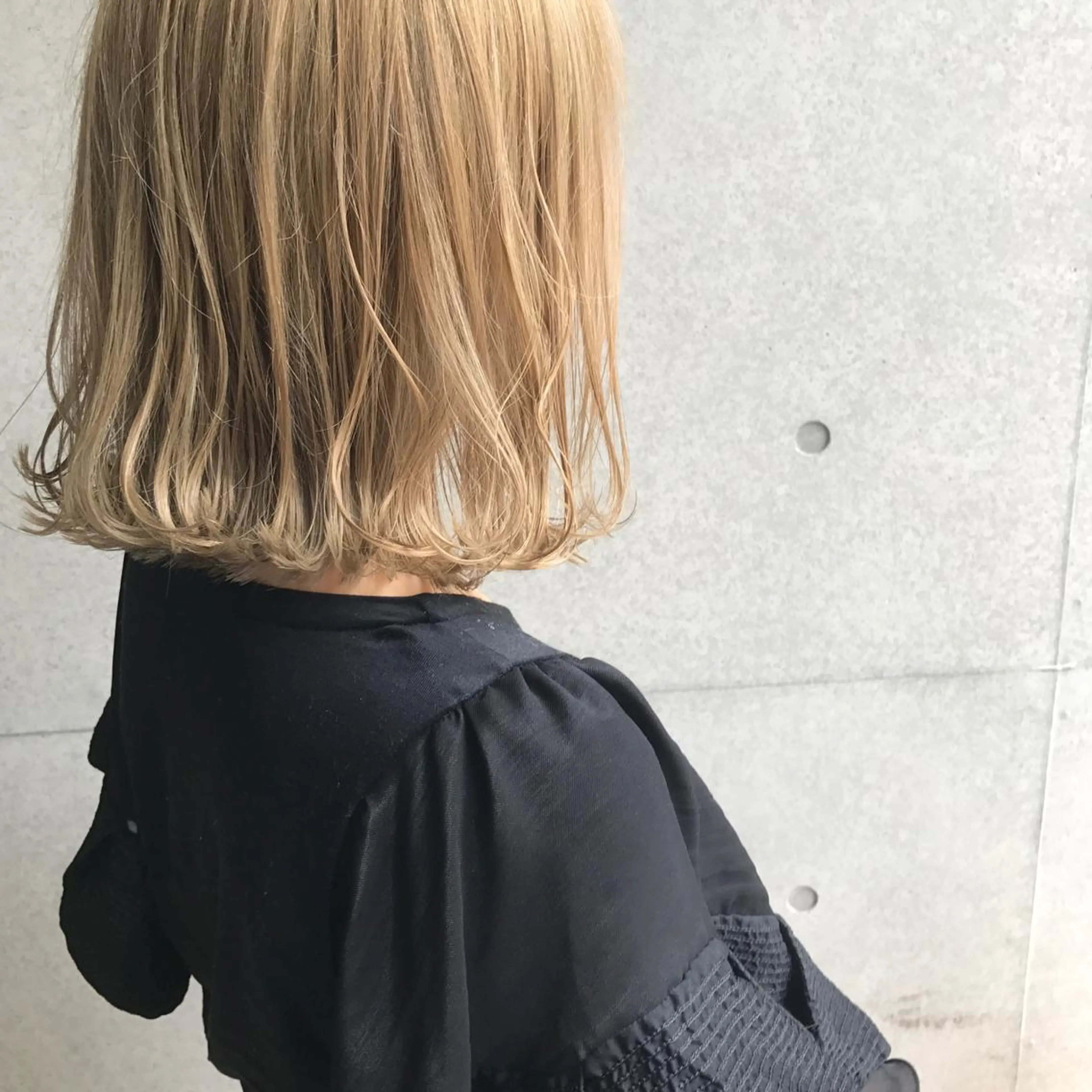 ミディアム カラー ヤスドミ ケイスケのヘアスタイル