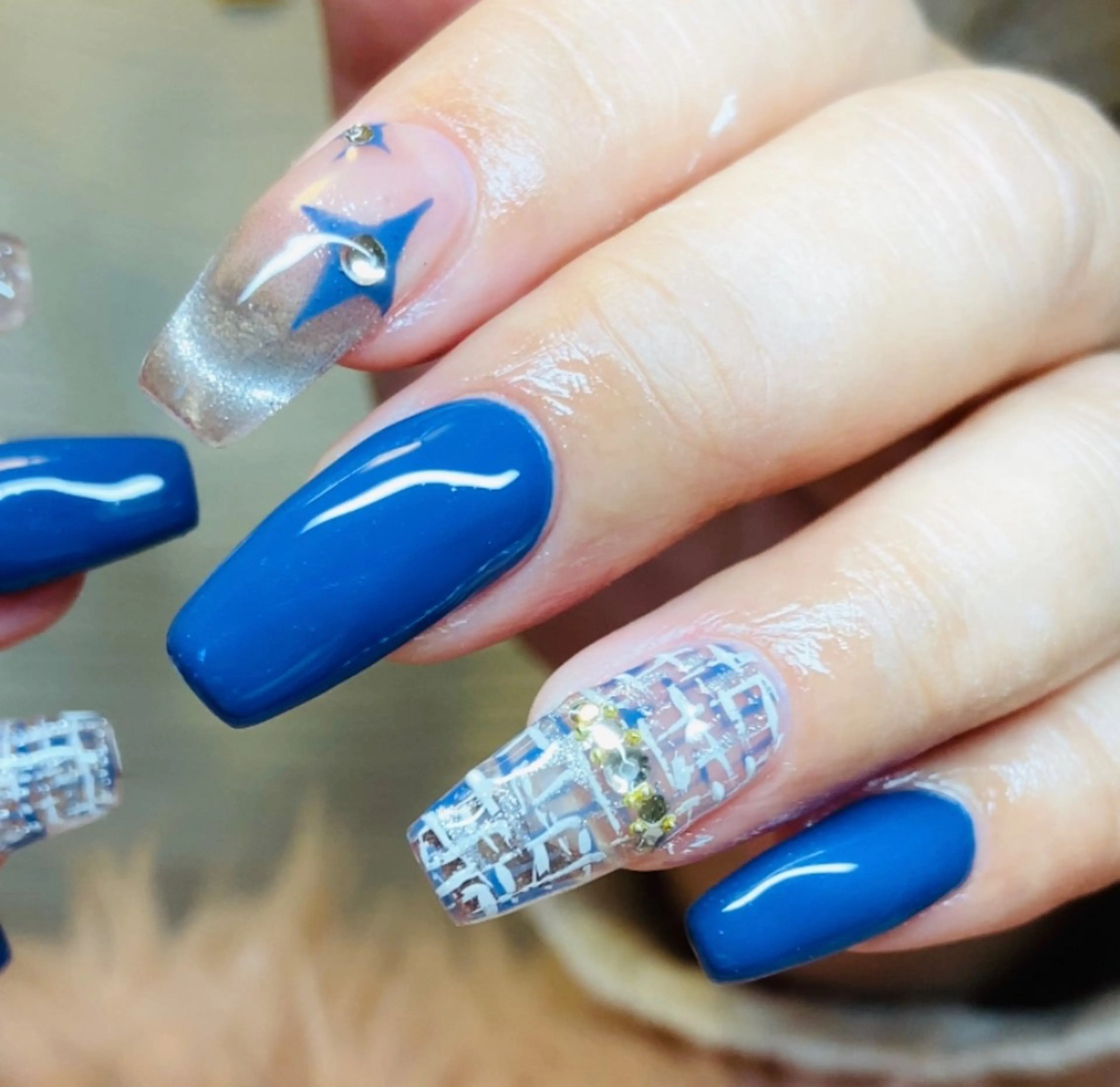 自爪近い長さ出し0.6mmから1センチまで+簡単アート2本Orフレンチ2色まで5800円、他ア-ト+100ー500円、の写真