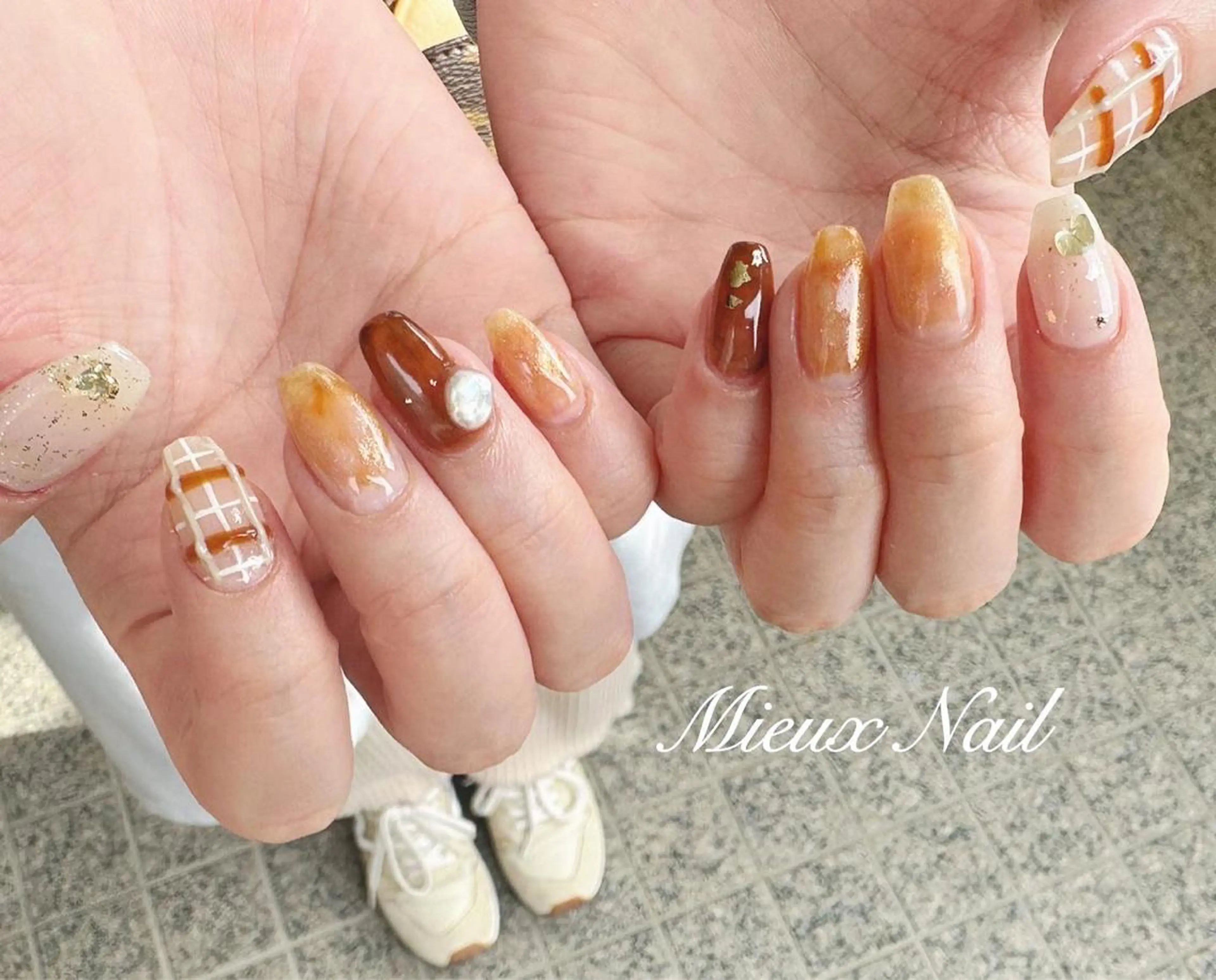 ネイル ブラウン 持ち込み ニュアンスネイル 冬ネイル ハンドネイル 市川 麻衣子のネイルデザイン