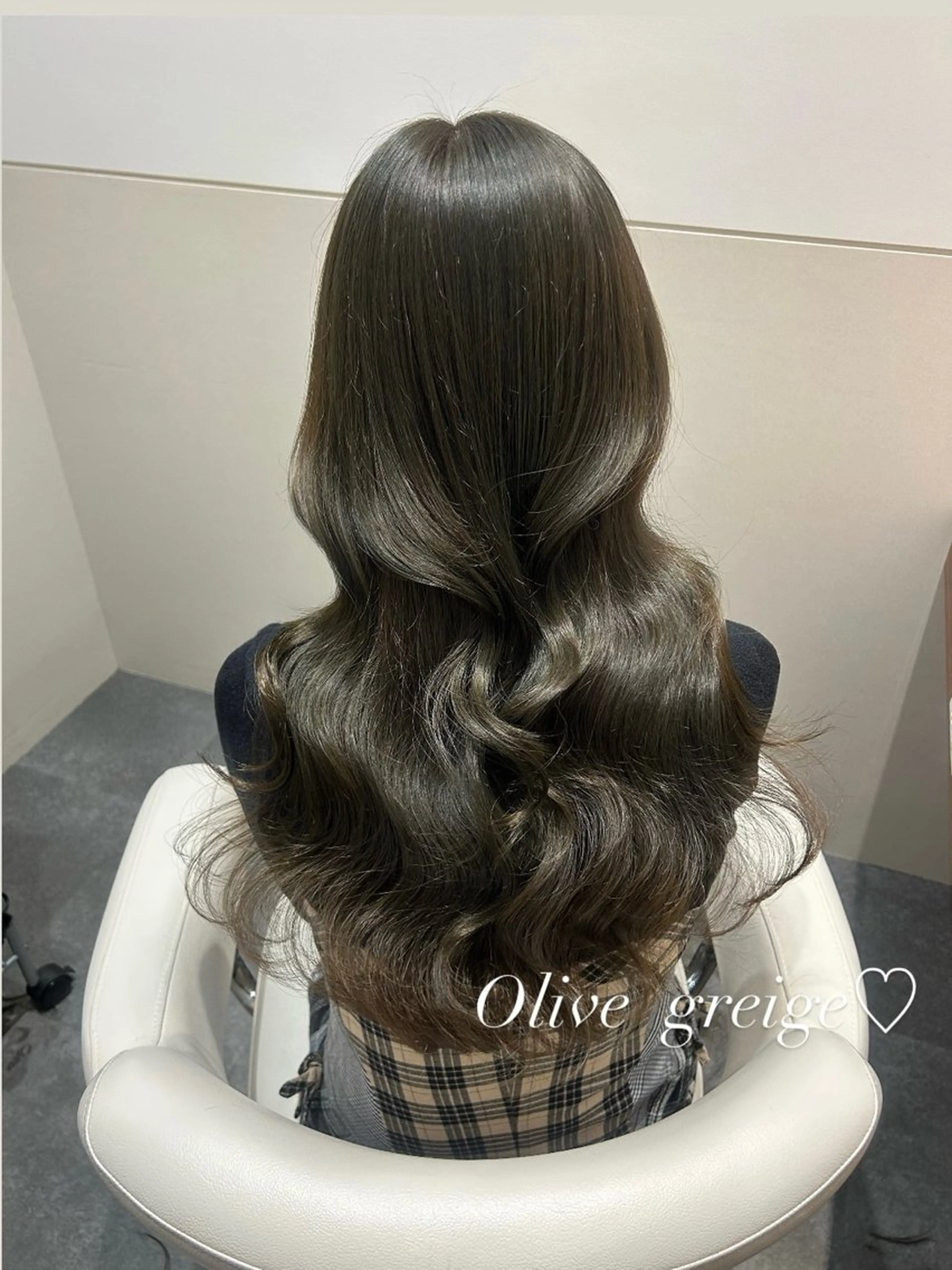 セミロング カラー グレージュ オリーブグレージュ オリーブグレー カット ヘアカラー トリートメント 🩷韓国ヘア/ミディ アム🩷Maikaのヘアスタイル