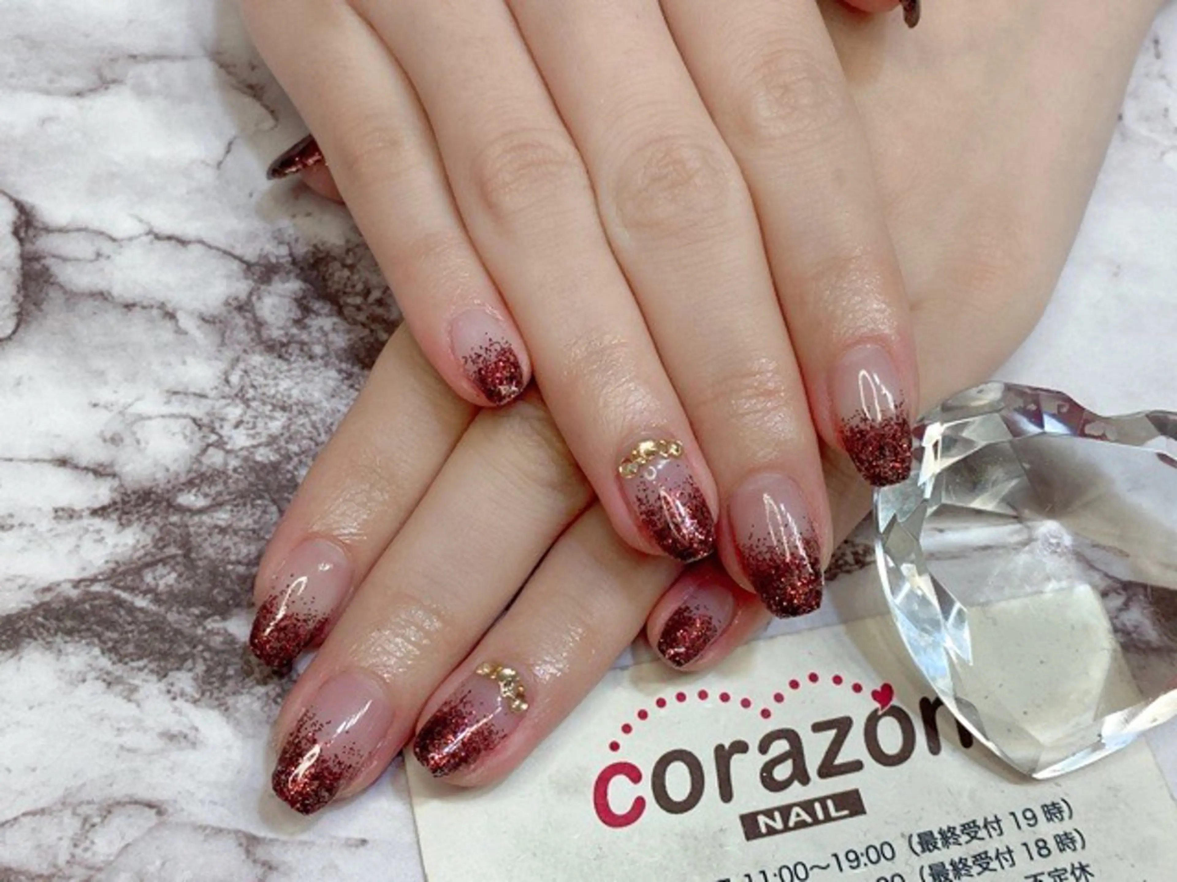 ネイル ボルドー ジェルネイル グラデーション ラメ(グリッター) ラメグラデーション ハンドネイル corazon所属・ネイリスト aicoのネイルデザイン