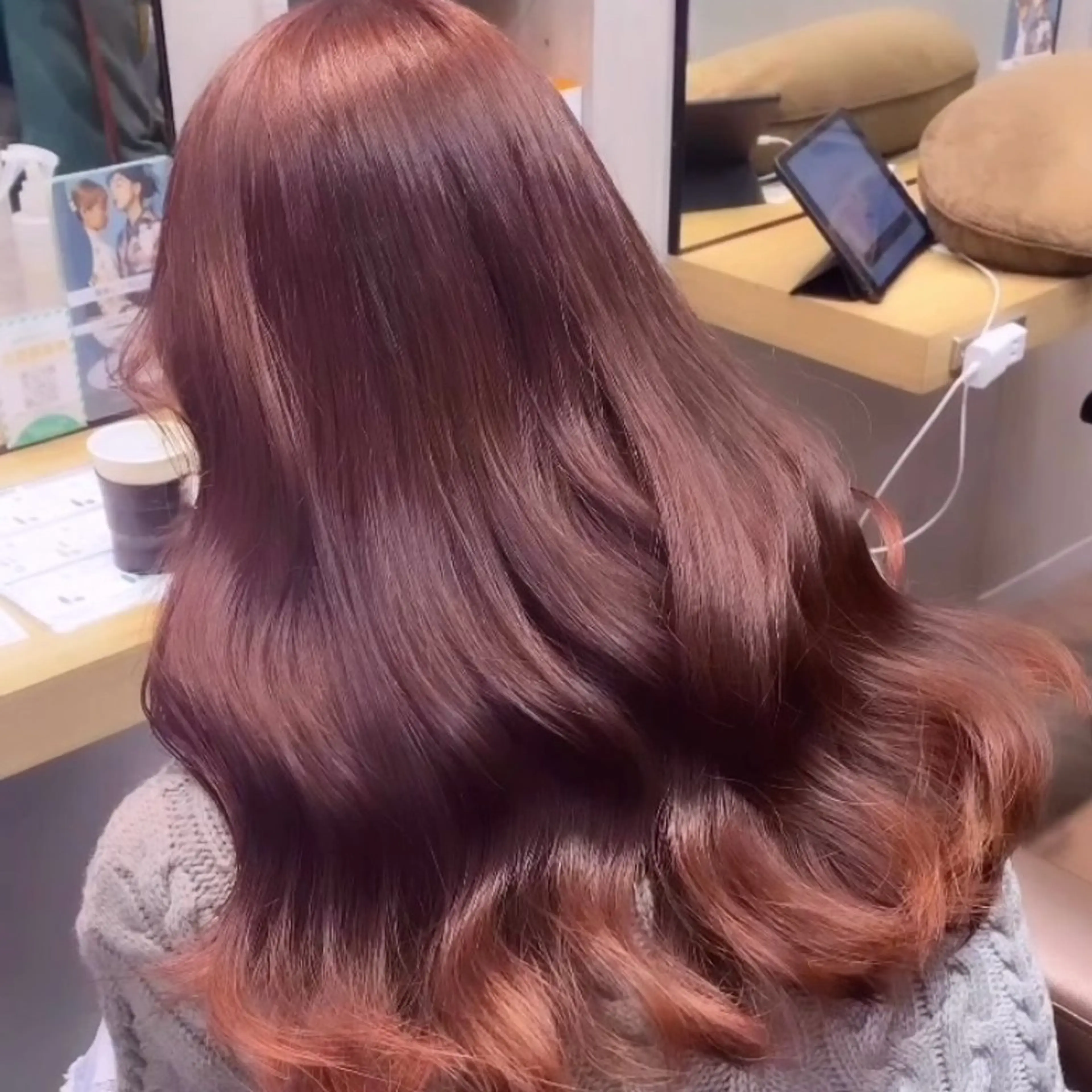 ロング ピンクブラウン 縮毛矯正 艶暖色カラー🍒 縮毛矯正ほののヘアスタイル