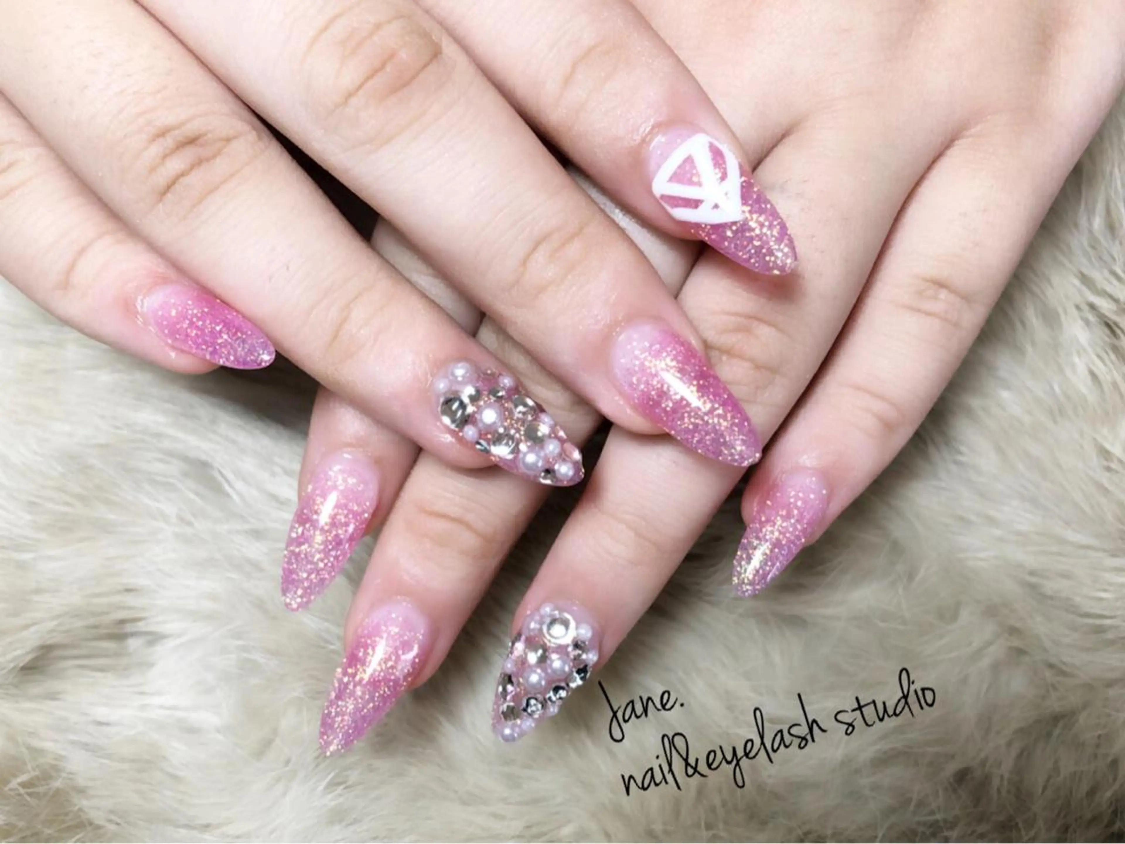 ネイル ハンドネイル Yakko pas á pasのネイルデザイン