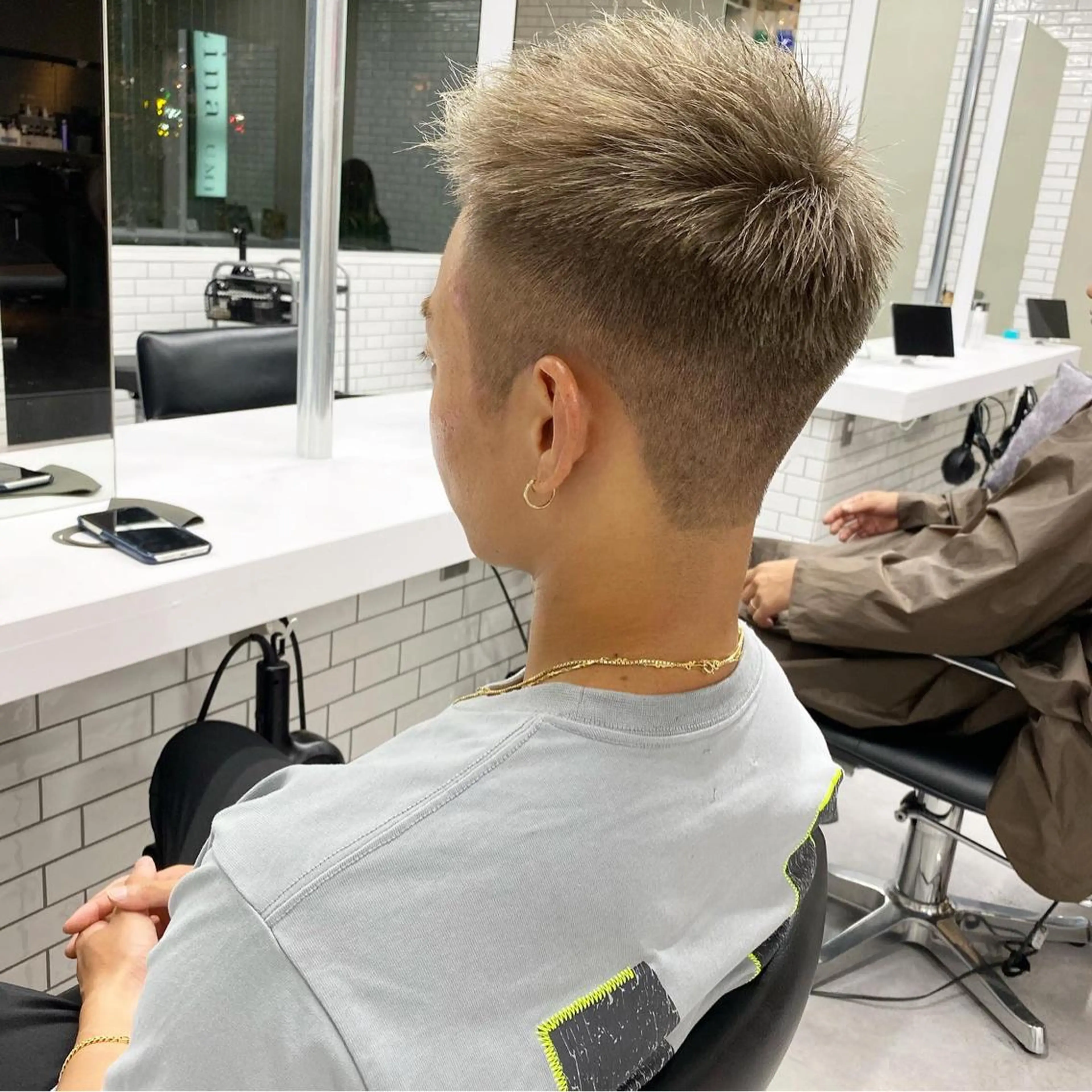 メンズ アップバング メンズハイトーン カット ヘアカラー BLEUNIR  中崎町所属・梅田中崎町メンズ 美容師ユースケのヘアスタイル