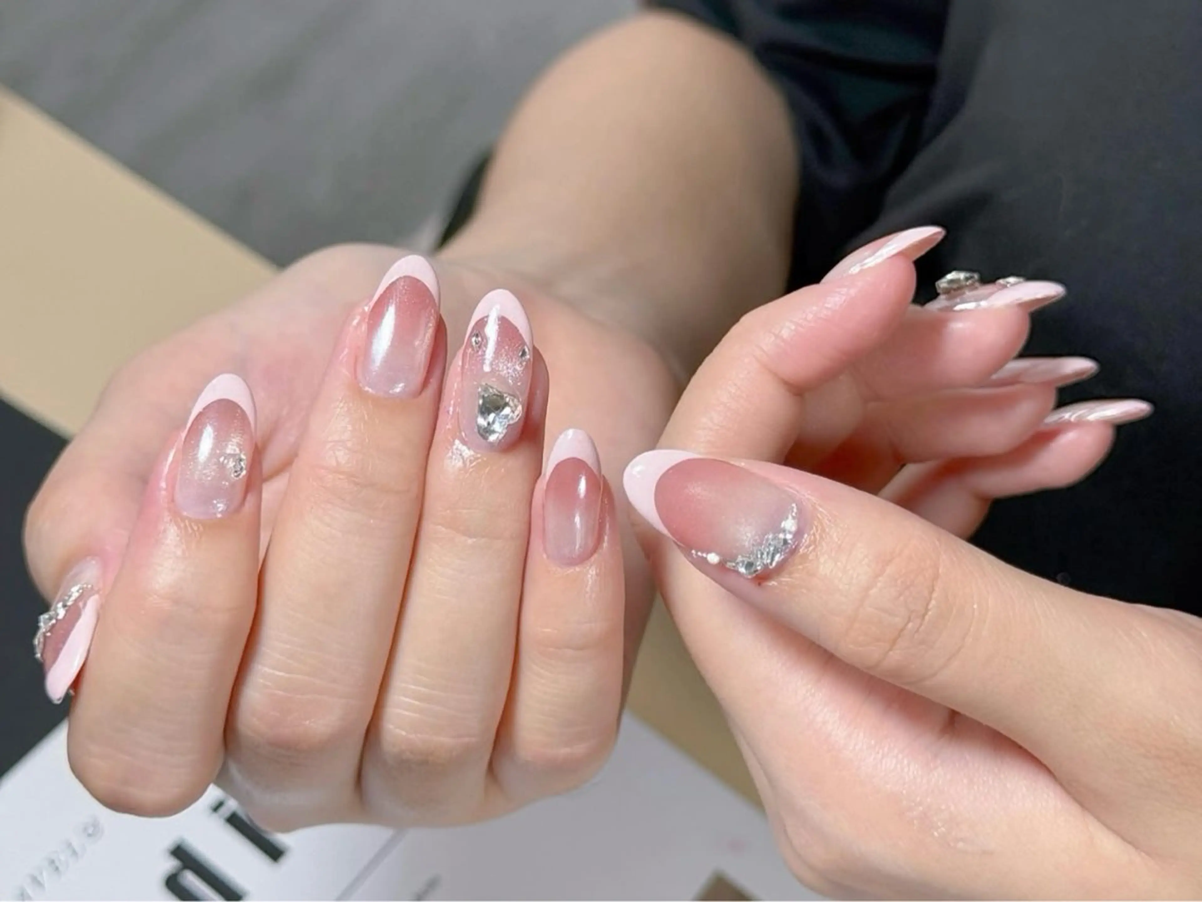 ネイル チークネイル フレンチネイル グラデーション キラキラネイル 韓国ネイル ハンドネイル Minette nailHuongのネイルデザイン