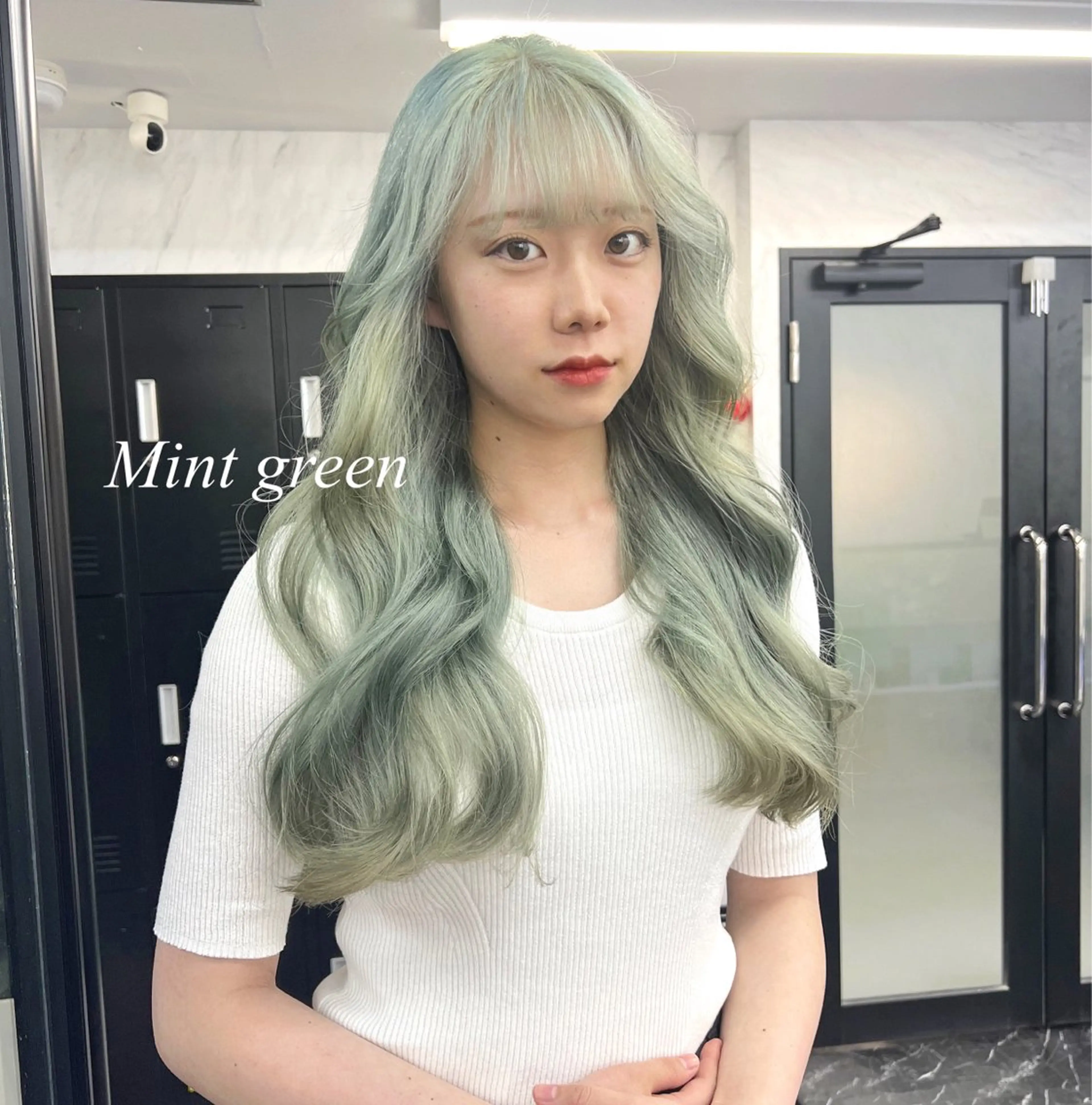 ロング カラー シールエクステ ハイトーンカラー エクステ ヘアカラー トリートメント シールエクステ特化 ハイトーン、NANAのヘアスタイル