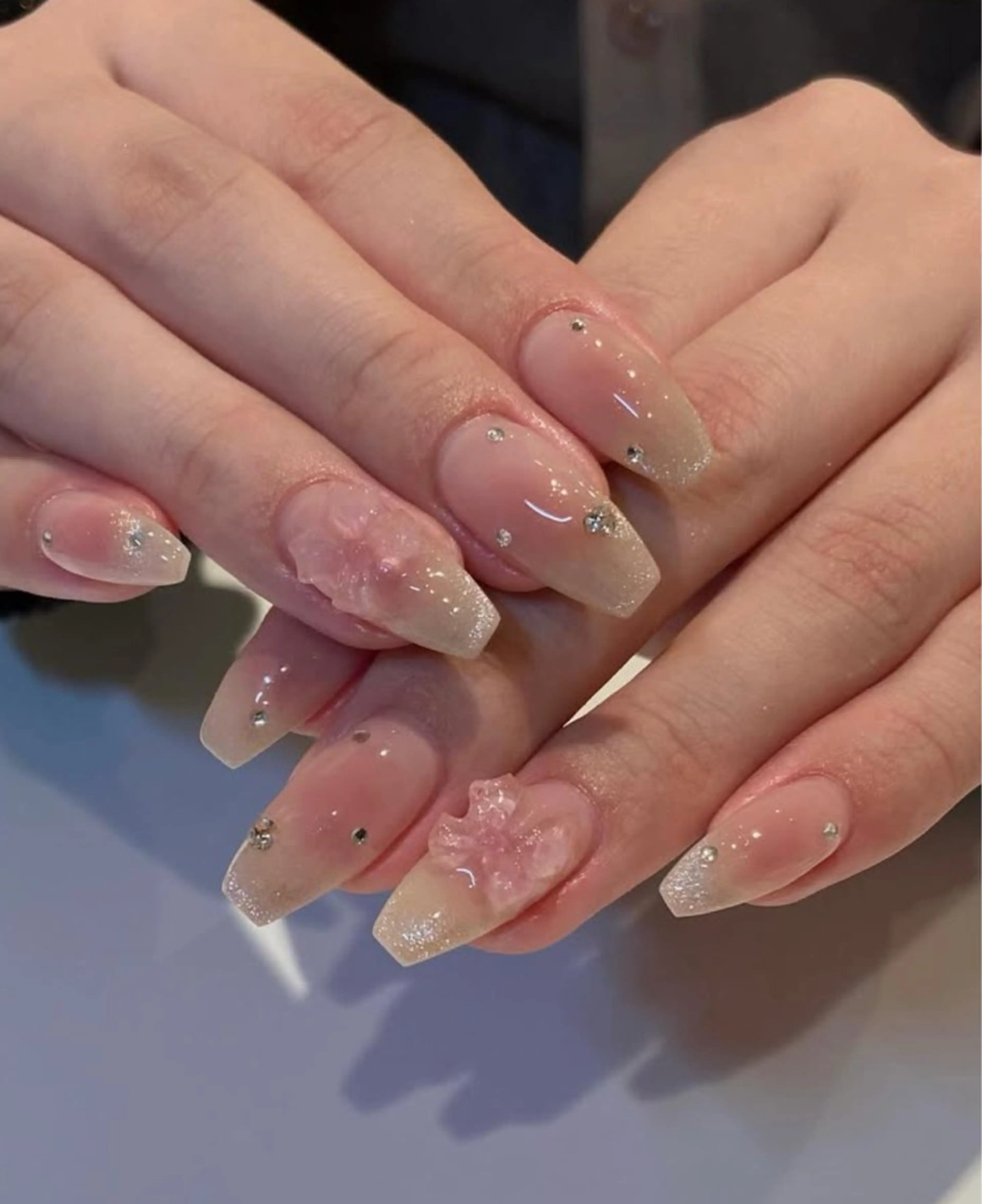 ネイル グラデーション キラキラネイル 韓国ネイル ラメ(グリッター) ラメグラデーション ハンドネイル ハンドケア Chisa Nail Studio所属・リ リのネイルデザイン