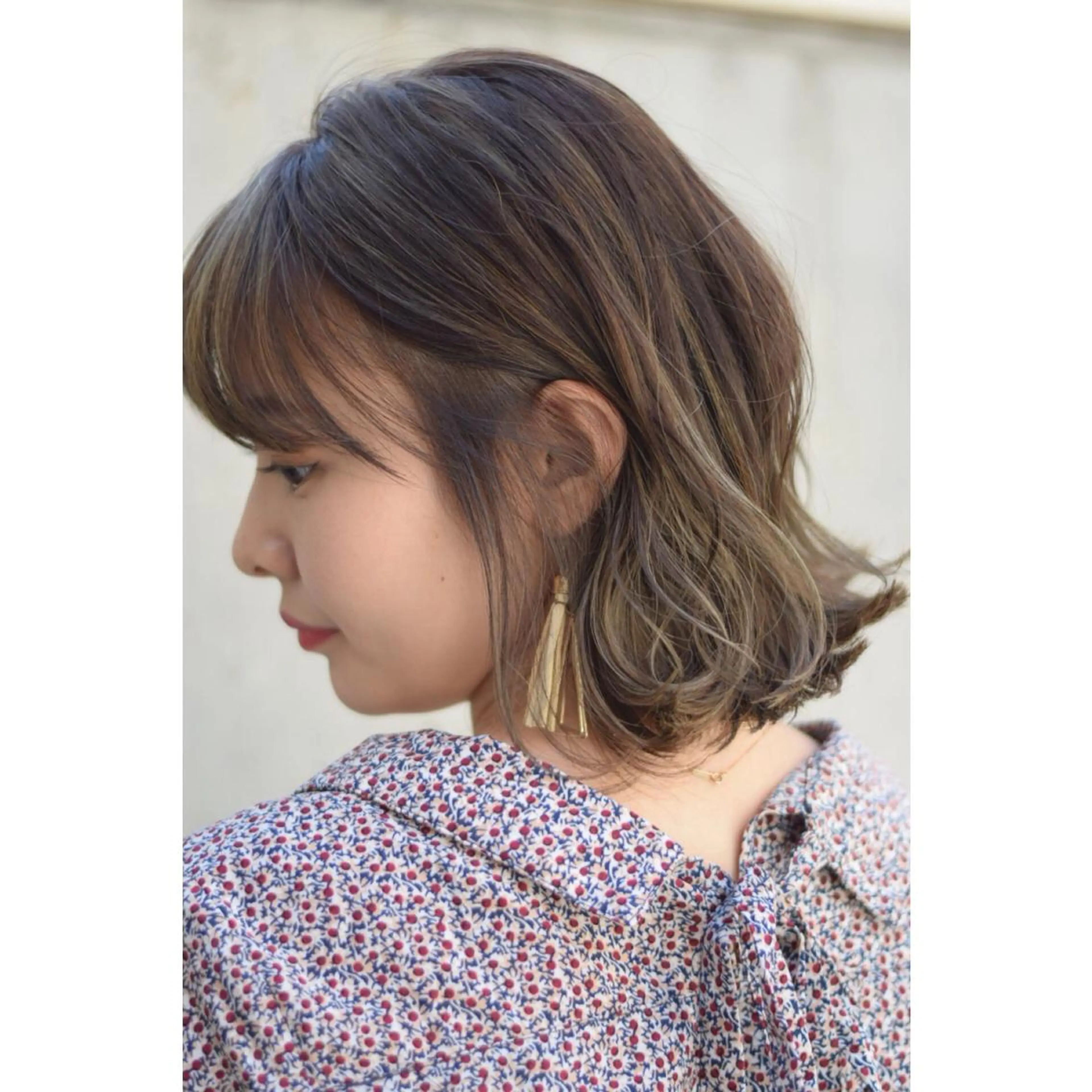 ミディアム カラー ミディアムパーマ アッシュ アッシュグレー アッシュグレージュ ベージュカラー 寺山 佳貴のヘアスタイル