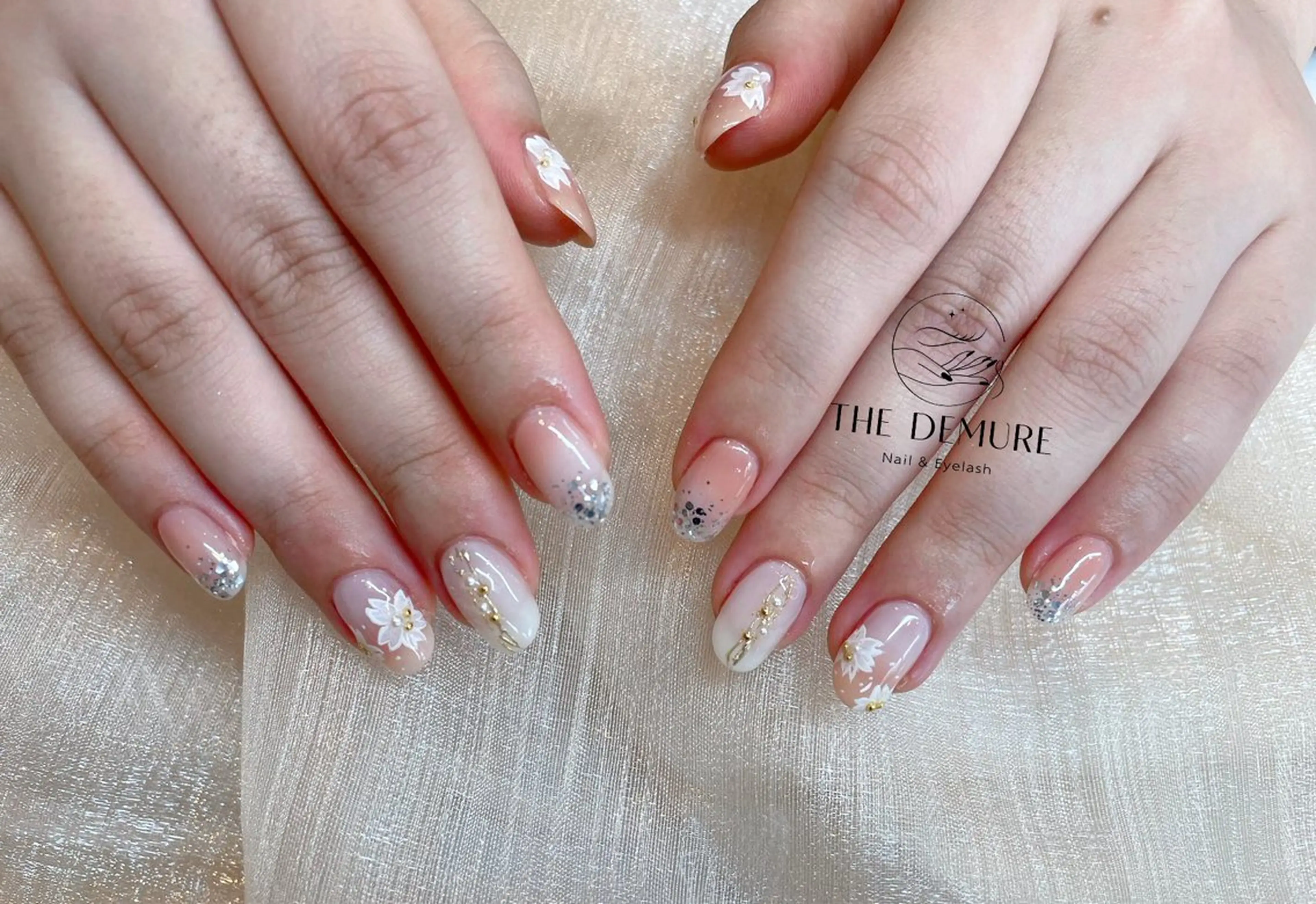 ネイル アートネイル キラキラネイル 韓国ネイル 水色 ロングネイル NailDemure 【銀座店】のネイルデザイン