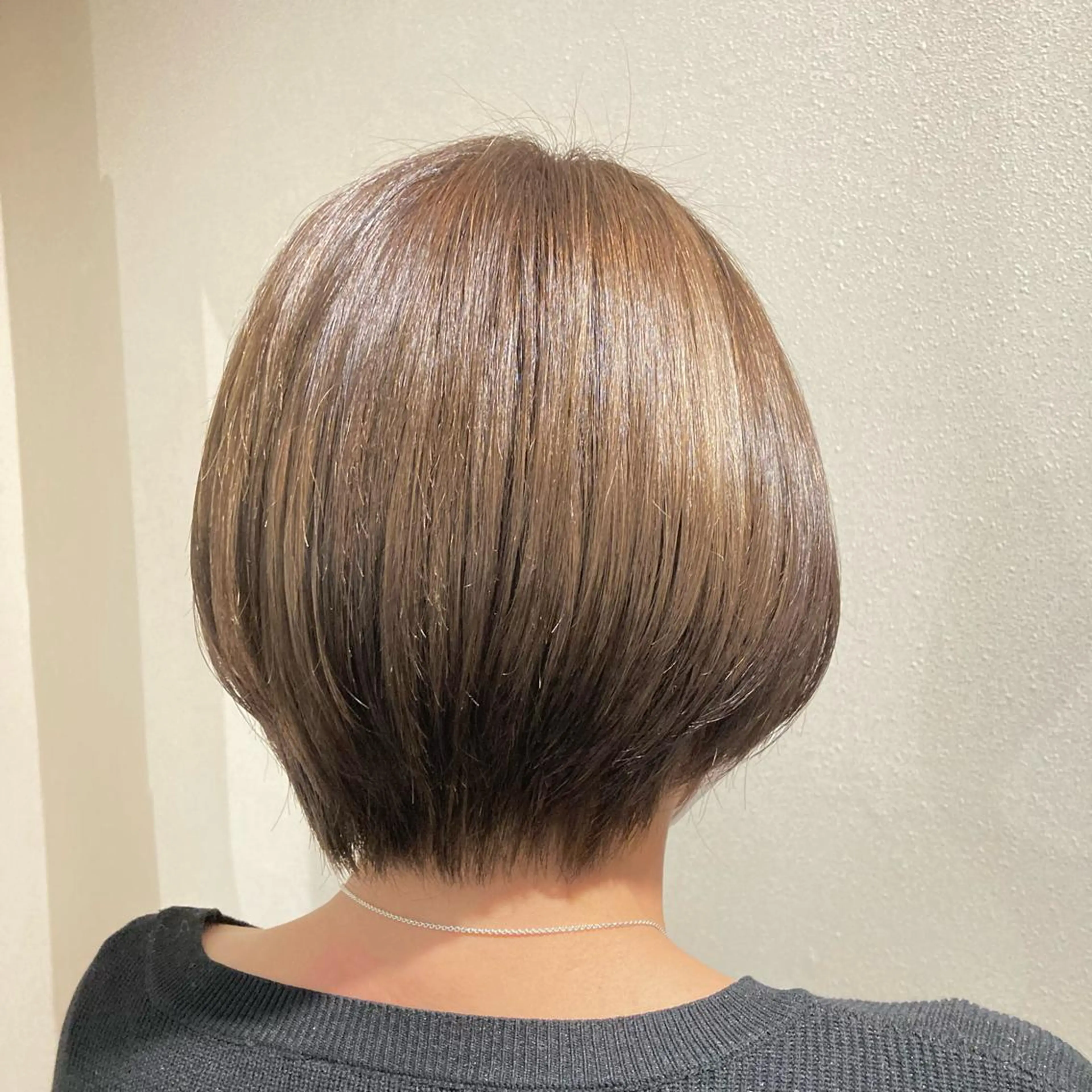 ショート カラー ベージュカラー 片柳 美友季のヘアスタイル