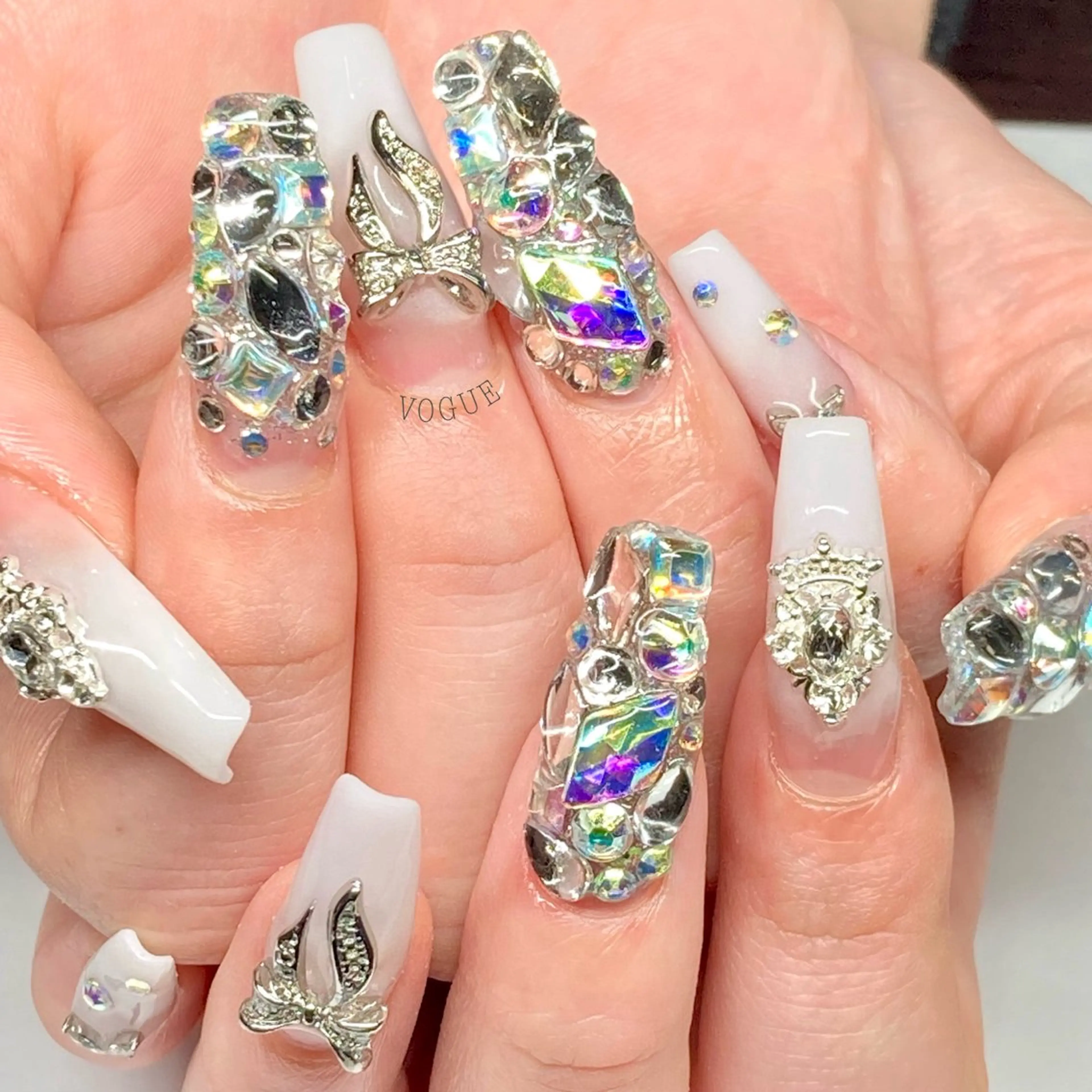 ネイル ハンドネイル VOGUE ×SWANのネイルデザイン