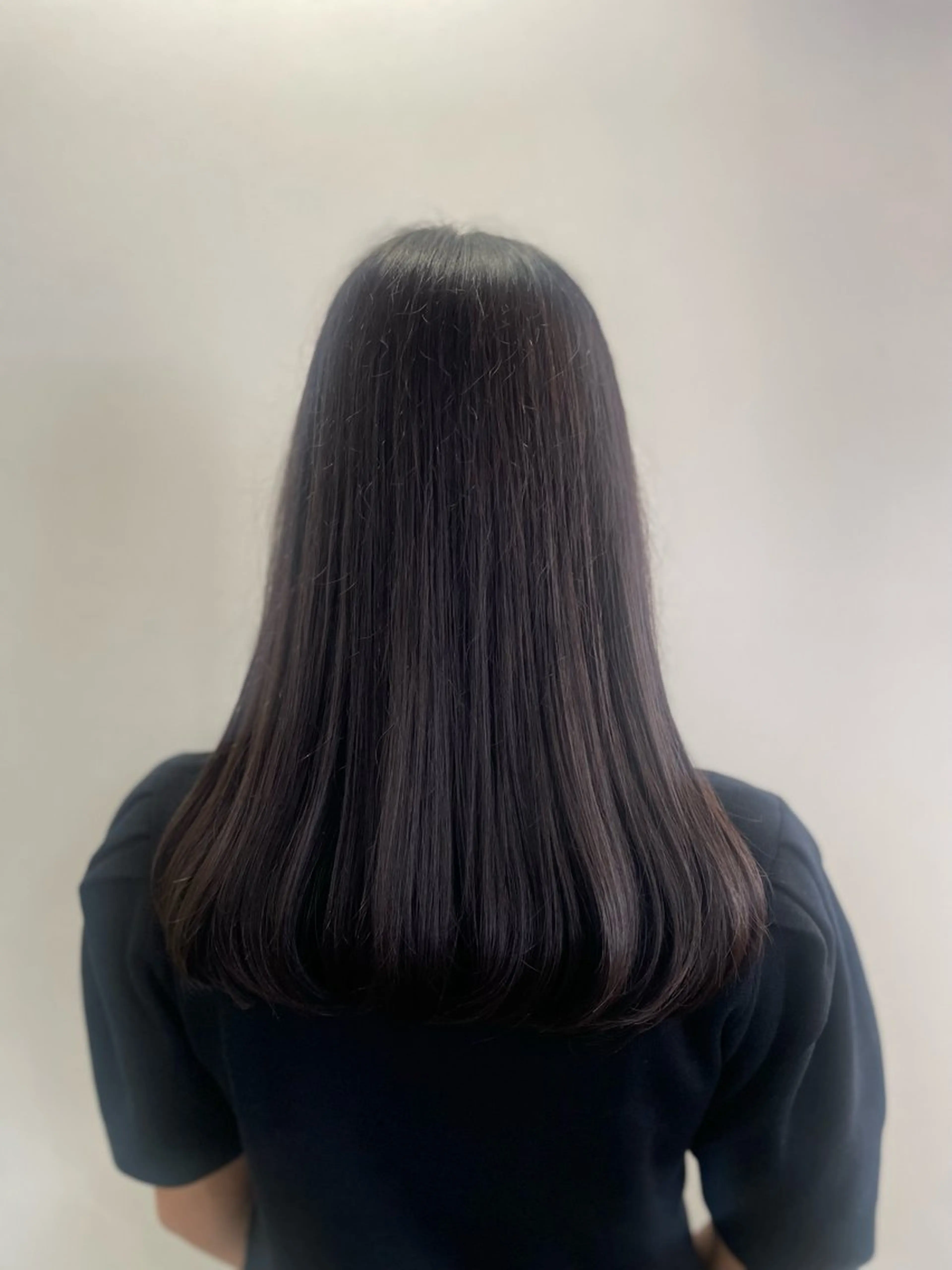 ミディアム レイヤーカット カット ハイトーン/パーソナ ルカラー診断・ユキノのヘアスタイル