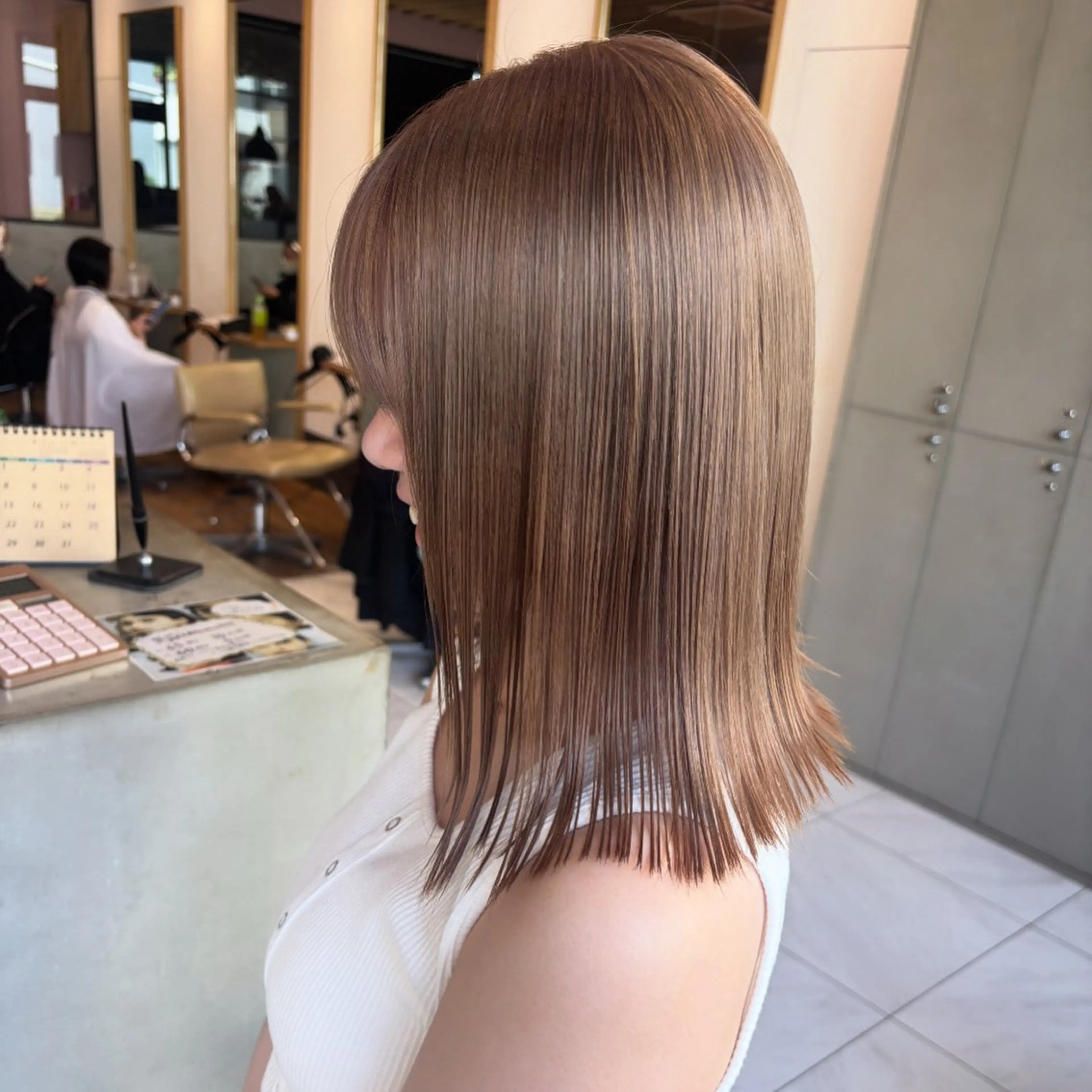 ミディアム カット ヘアカラー ️🩵RINKA/ ハイトーンカラー🩵のヘアスタイル