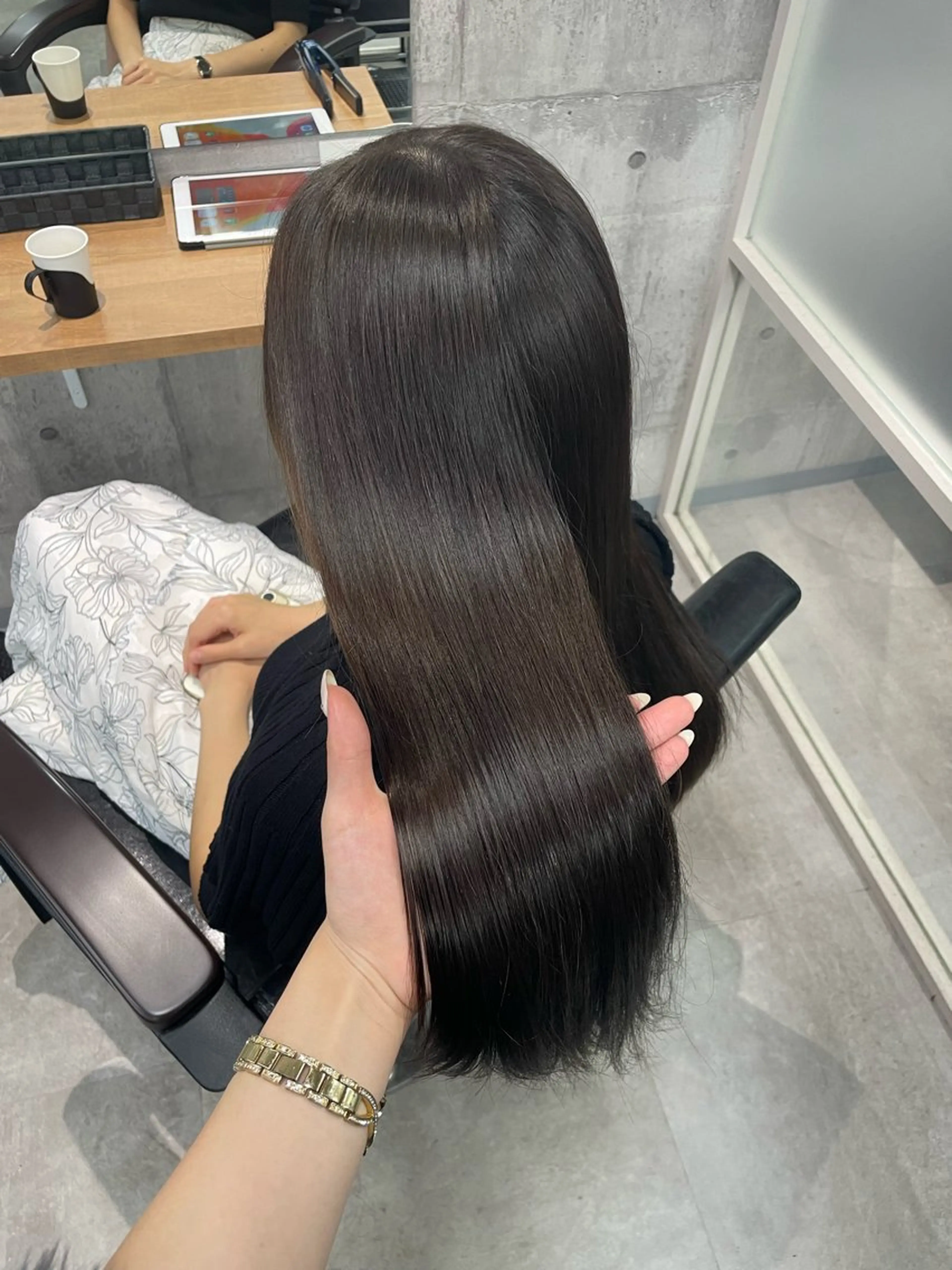 ロング ayano /レイヤー/艶カラーのヘアスタイル