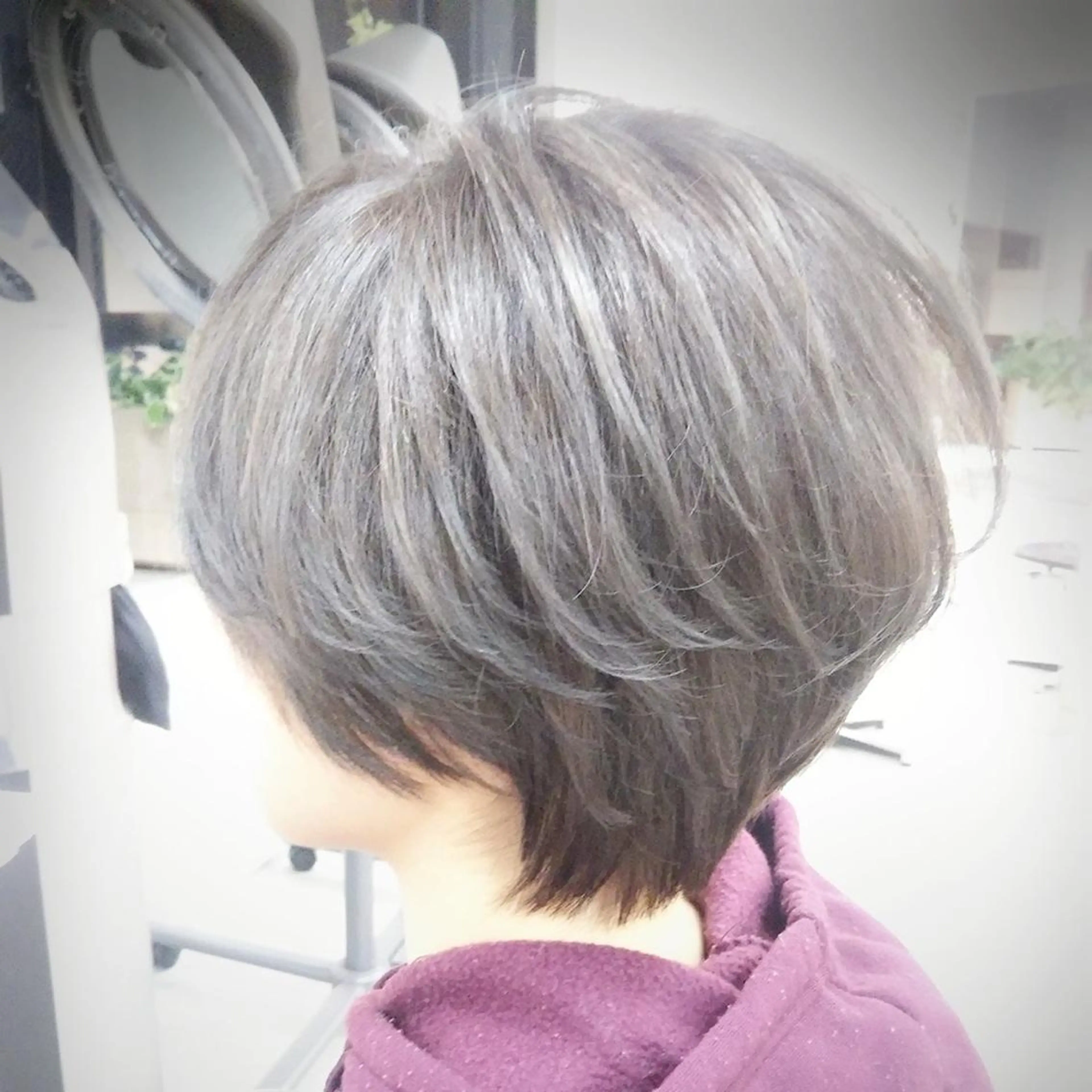 ショート カラー グレージュ 艶髪サラサラカラー 🌈前原健吾のヘアスタイル