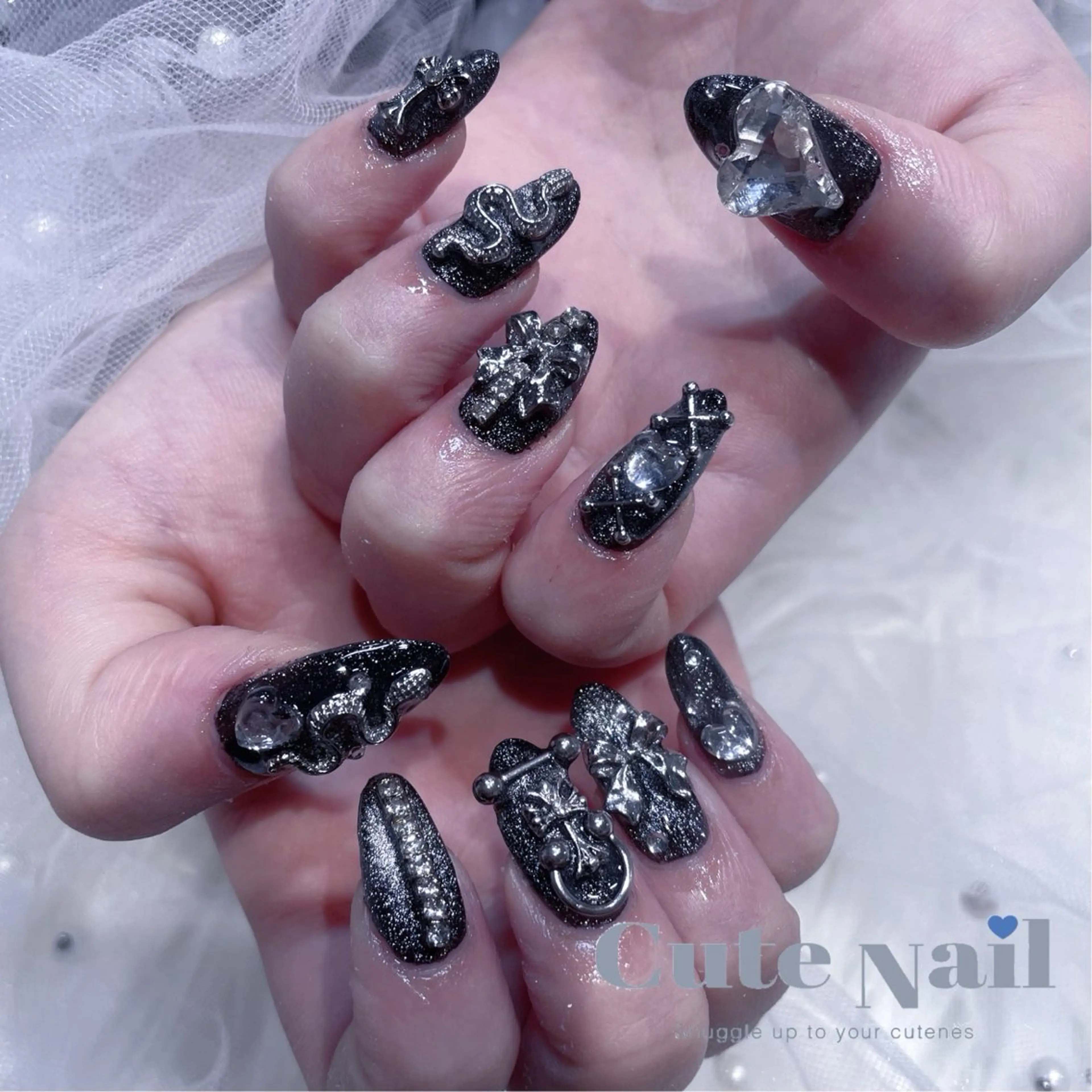 ネイル GO TODAY SHAiRE SALON原宿 Liber所属・️🫧もこ 艶感ネイル🫧のネイルデザイン