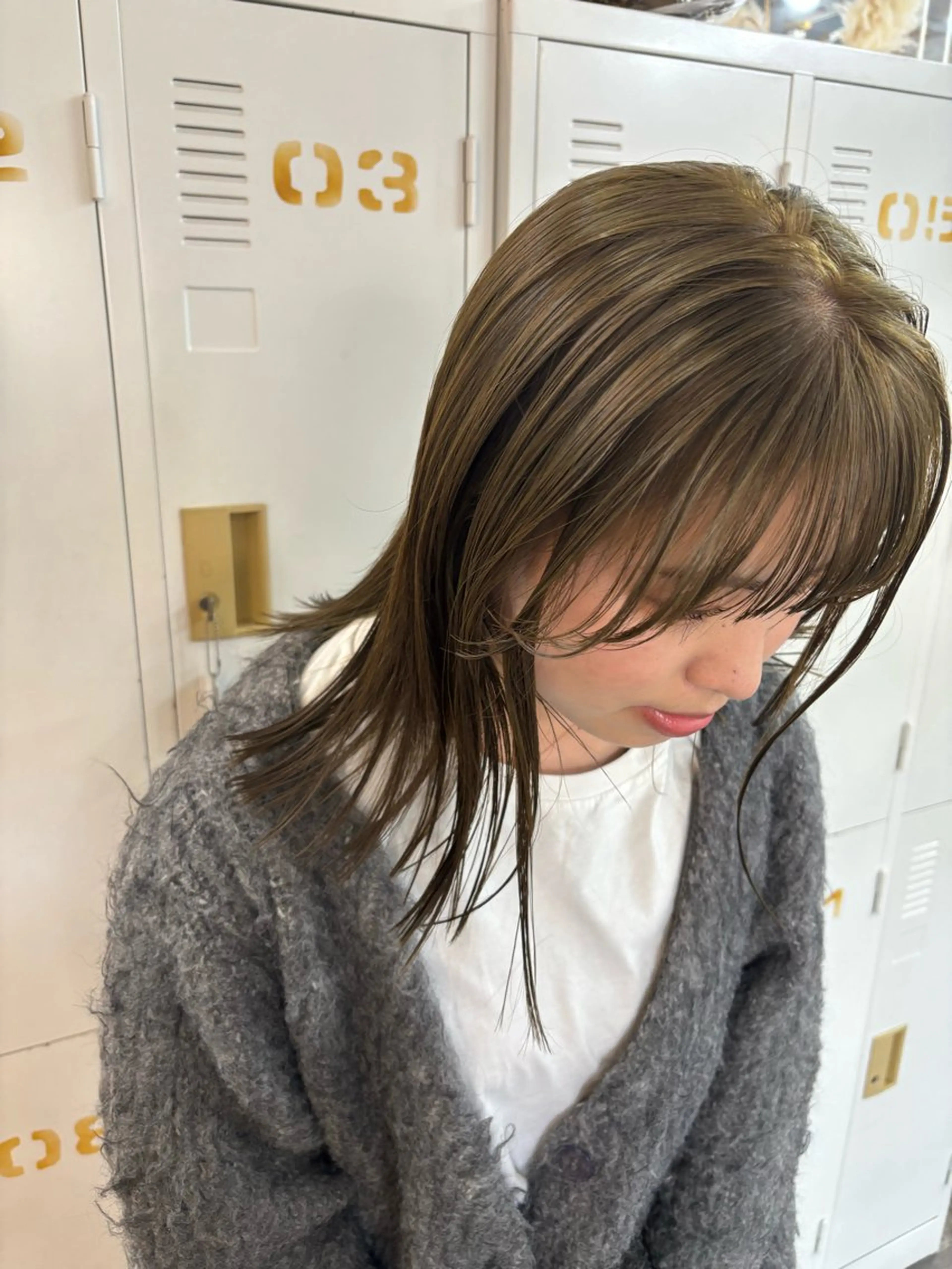 ミディアム カラー ベージュカラー ブリーチ ダブルカラー ブリーチなしカラー オリーブベージュ LOMARLIE JURIAのヘアスタイル