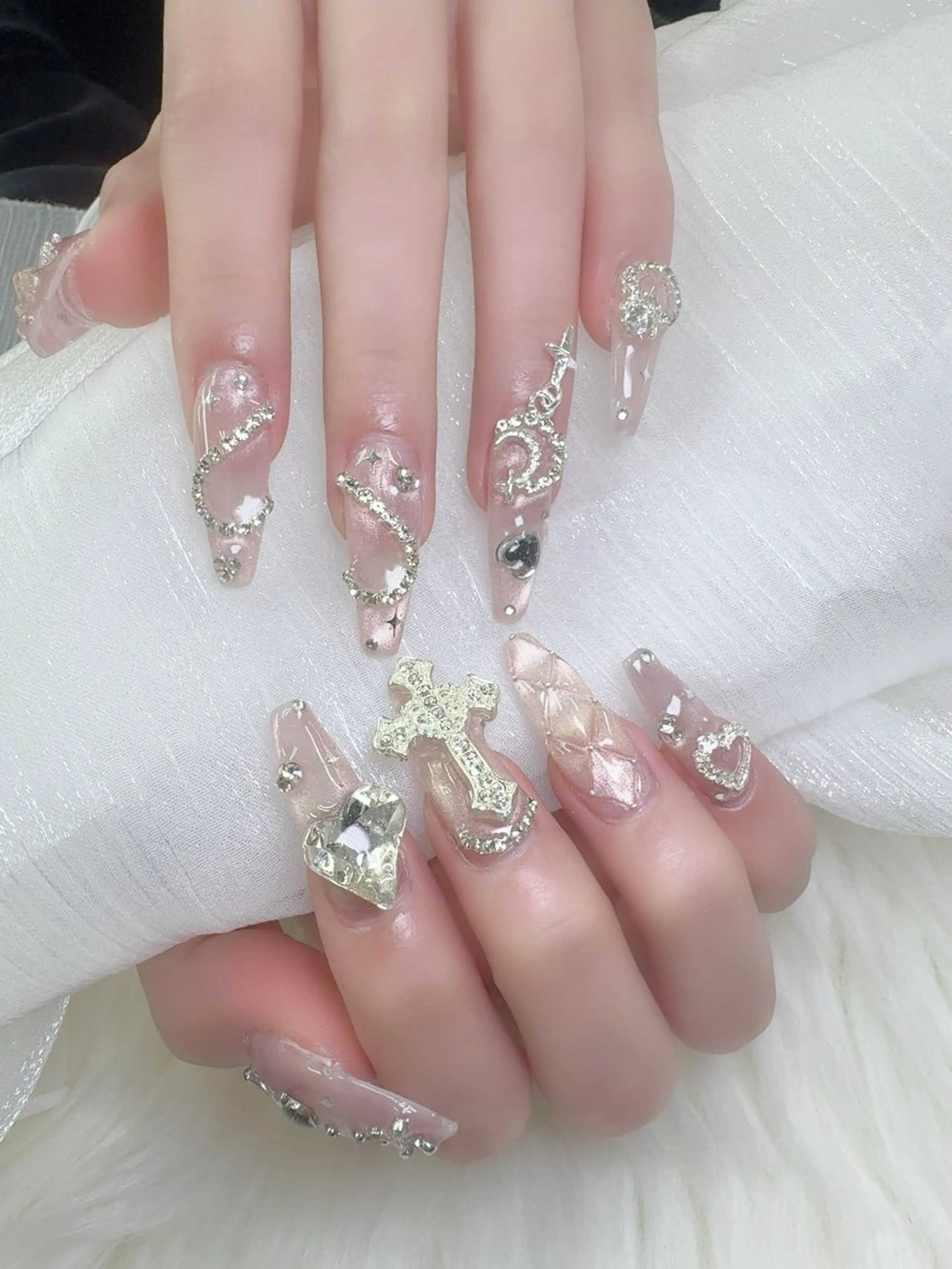 ネイル フレンチネイル グラデーション キラキラネイル 韓国ネイル マグネットネイル ハンドネイル Mlan Nailのネイルデザイン