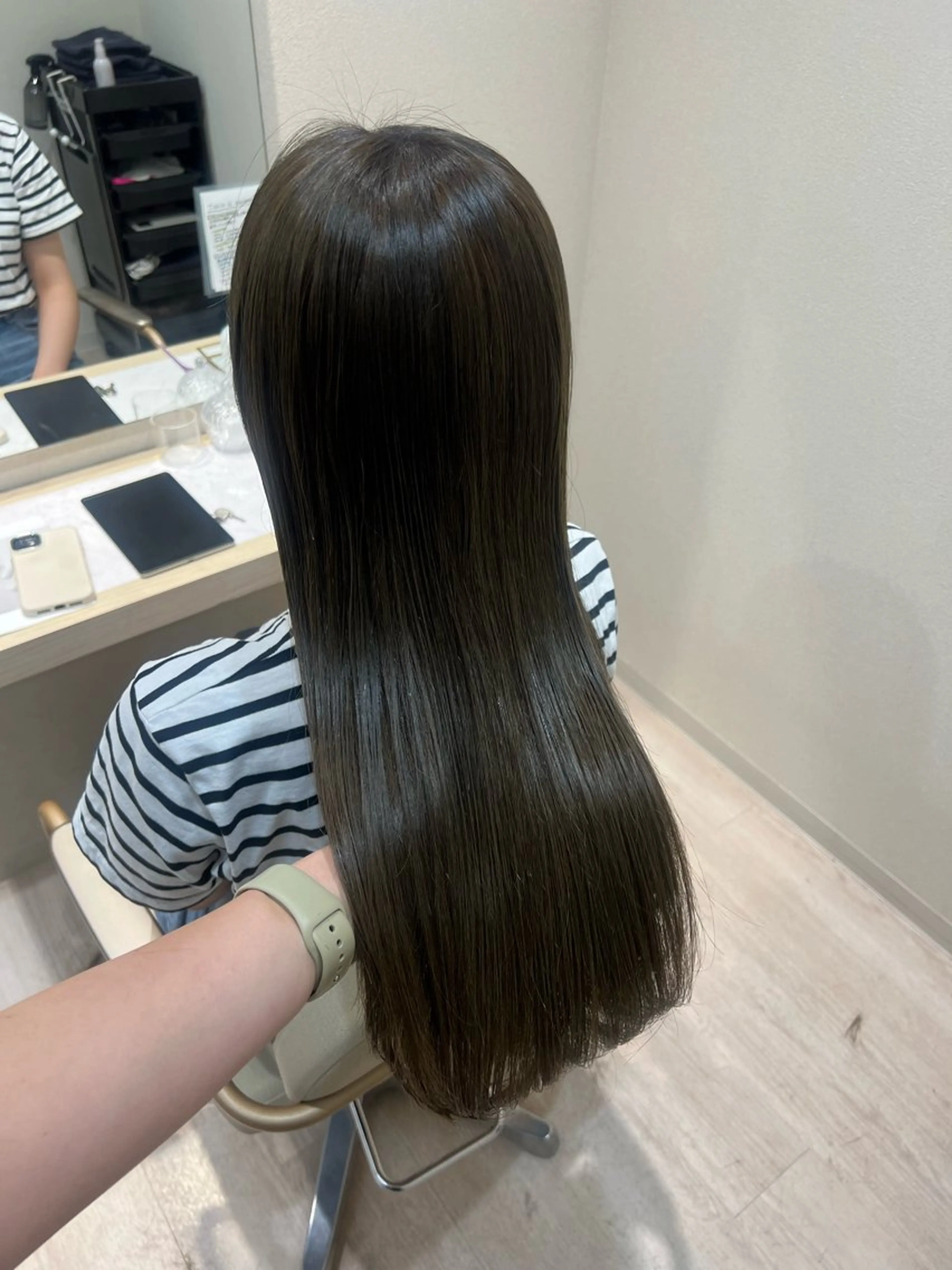 セミロング ヘアカラー トリートメント ヘッドスパ mina .のヘアスタイル