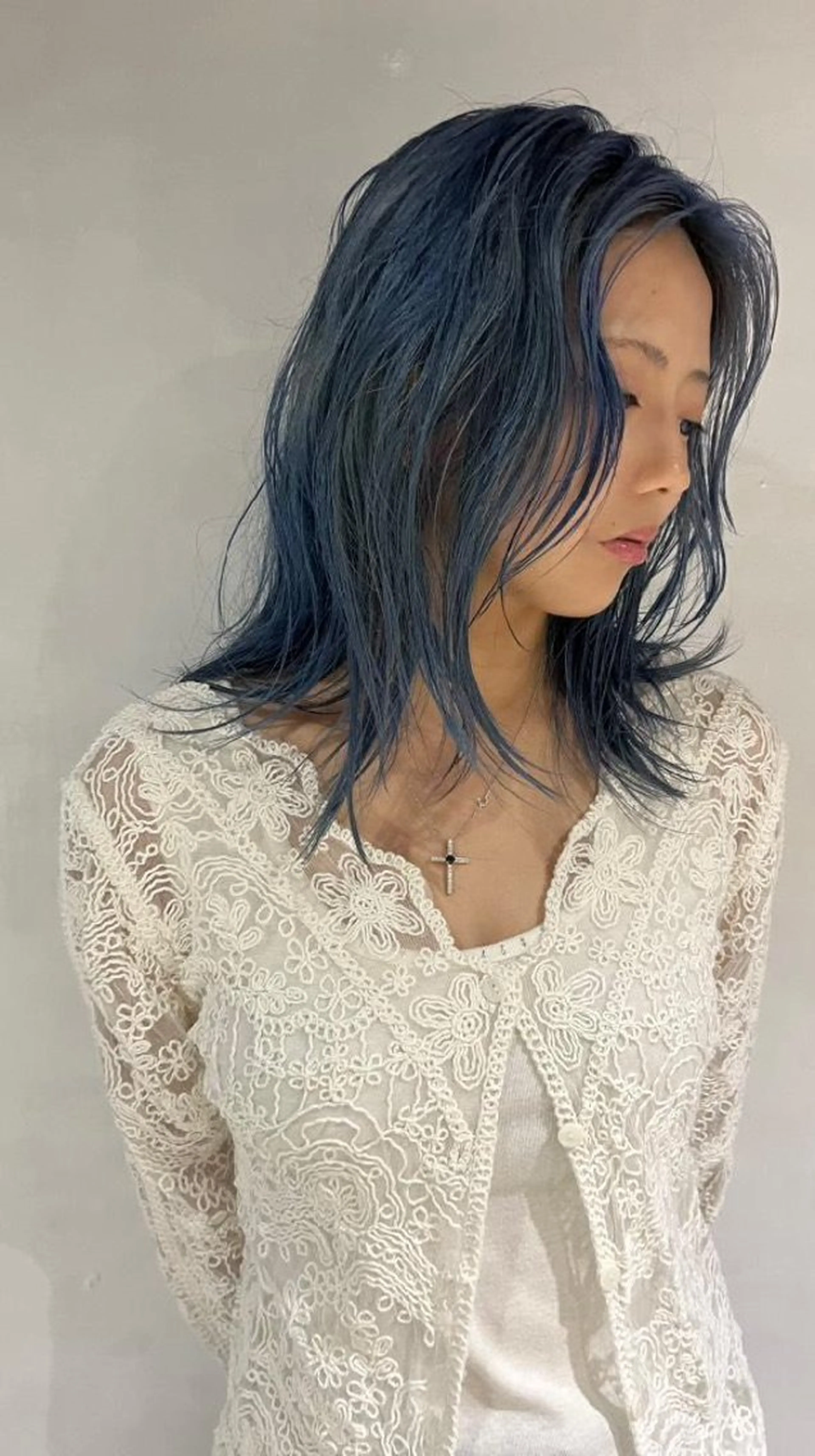 ミディアム レイヤーカット ウルフカット ウルフレイヤー Backbocker所属・ハイトーン/ブリーチ /デザインカラーのヘアスタイル