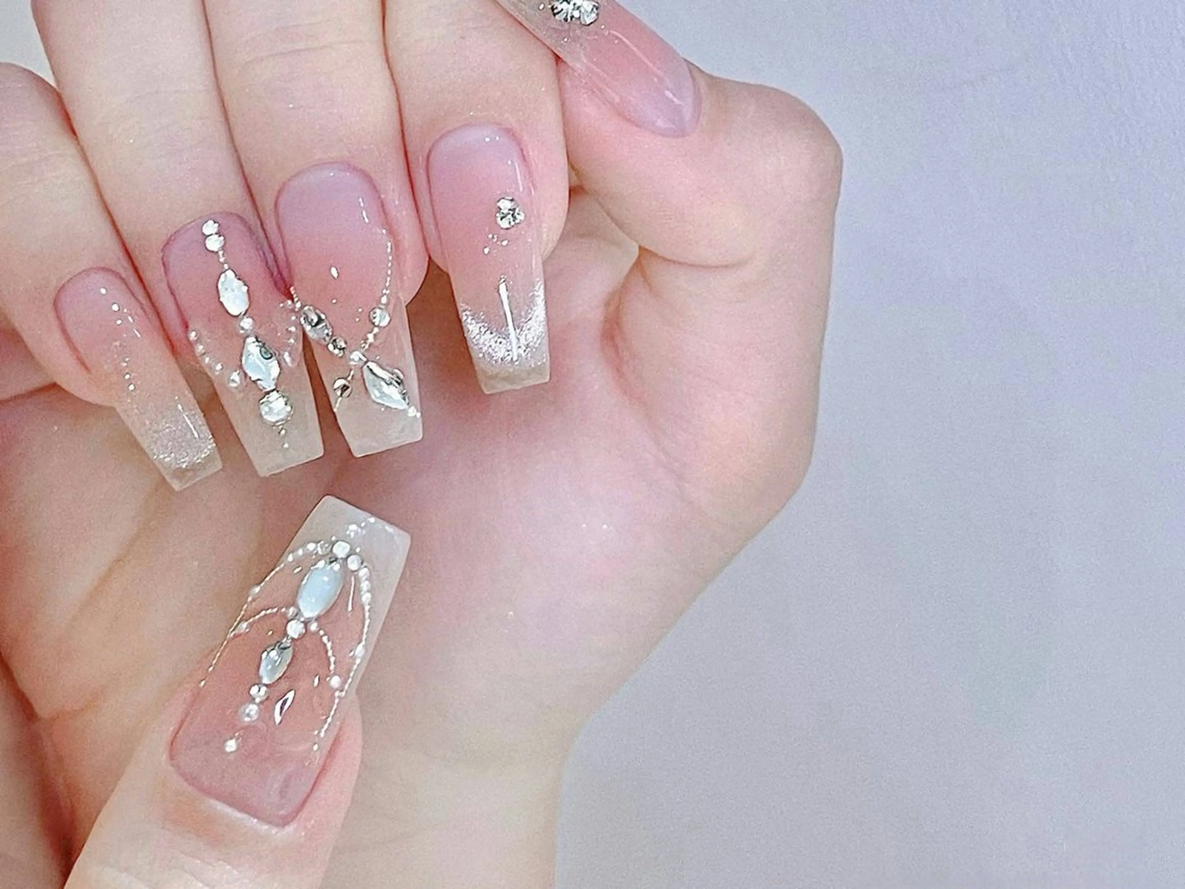 ネイル フレンチネイル ラメ(グリッター) マグネットネイル マグネットフレンチ ピンク ハンドネイル ハンドケア DarkHoney 池袋店のネイルデザイン