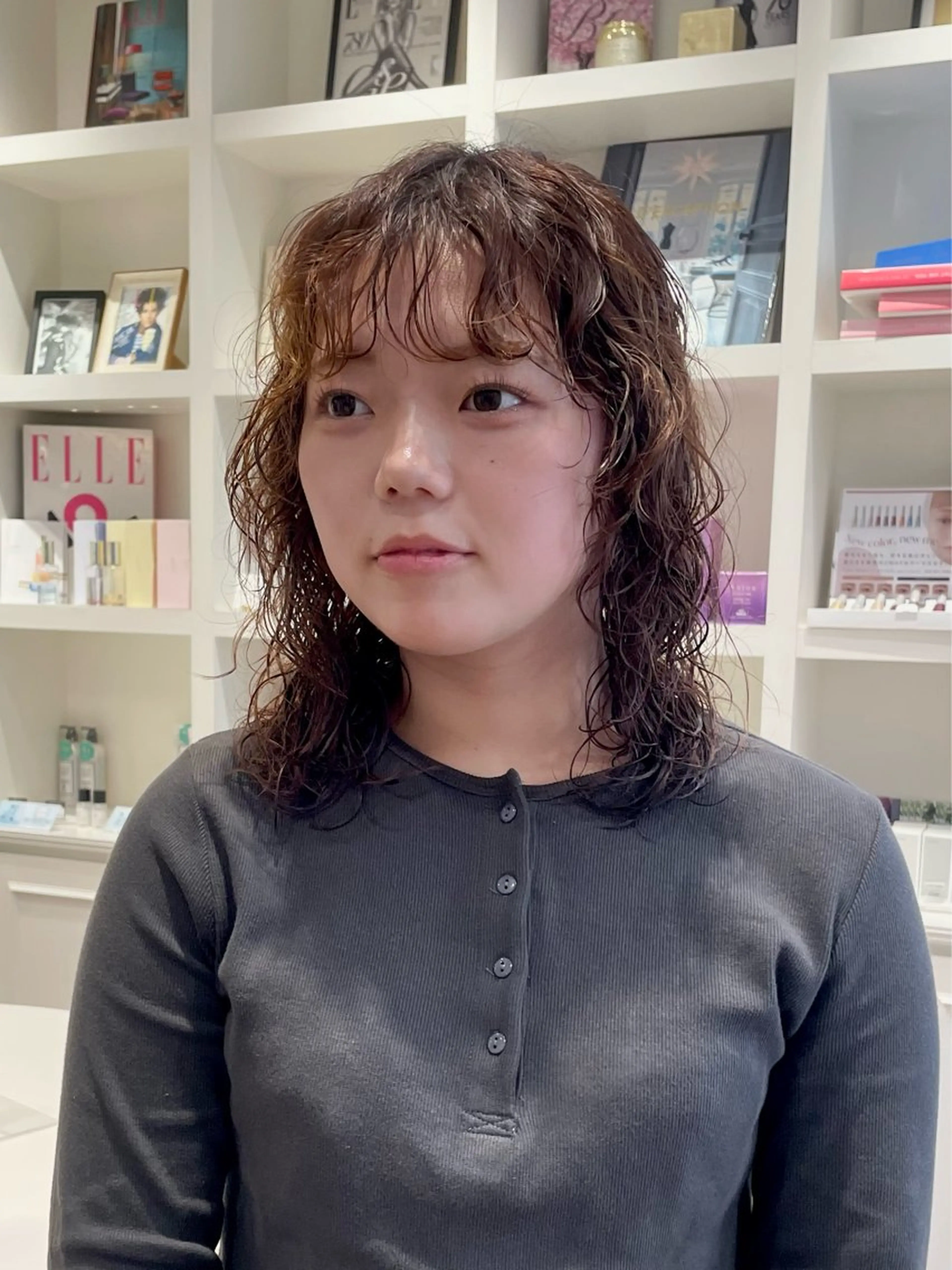 セミロング カット パーマ ELLE salon サエのヘアスタイル