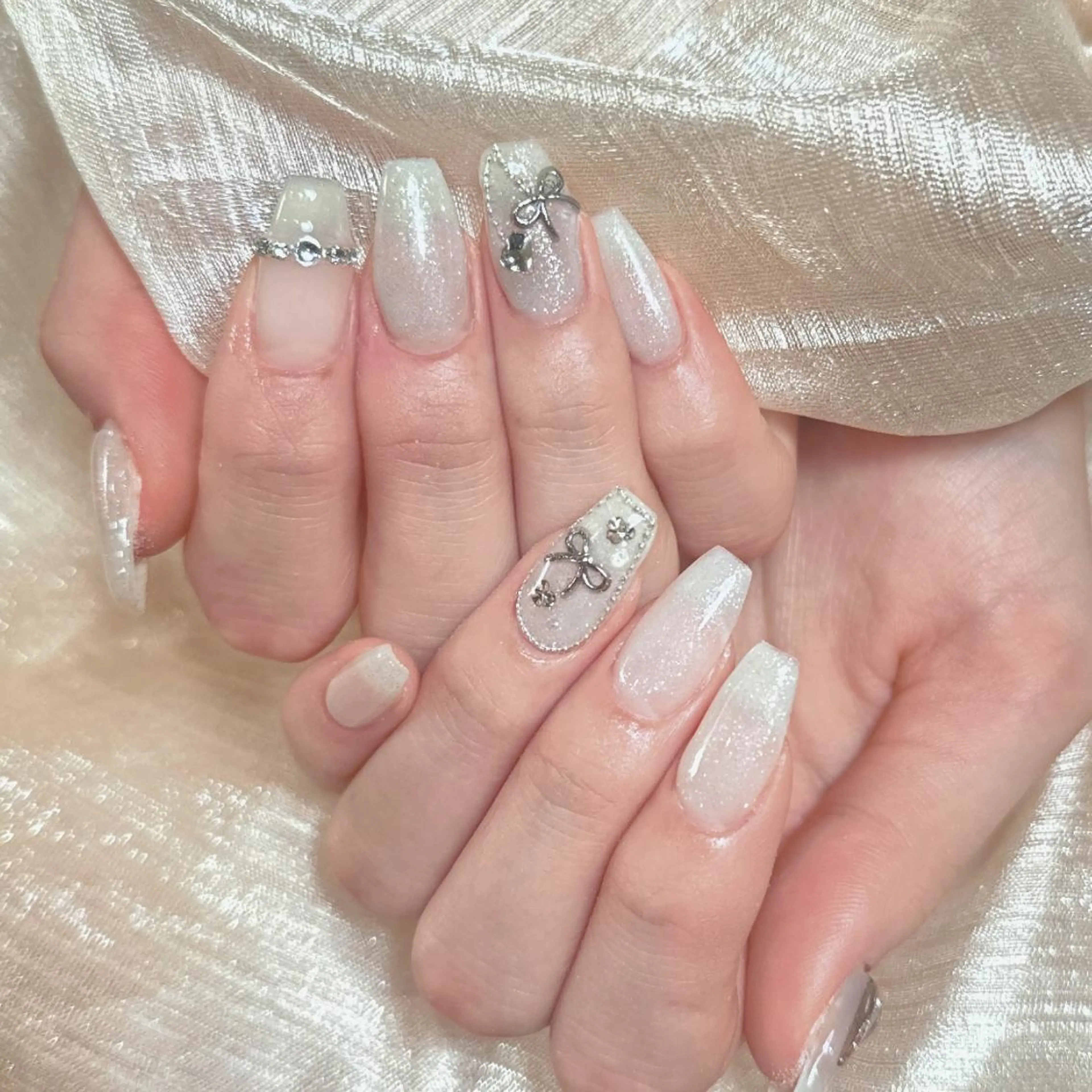 ネイル アートネイル オーロラネイル ガーリー キラキラネイル 韓国ネイル ハンドネイル DIANMOND NAIL🌸のネイルデザイン
