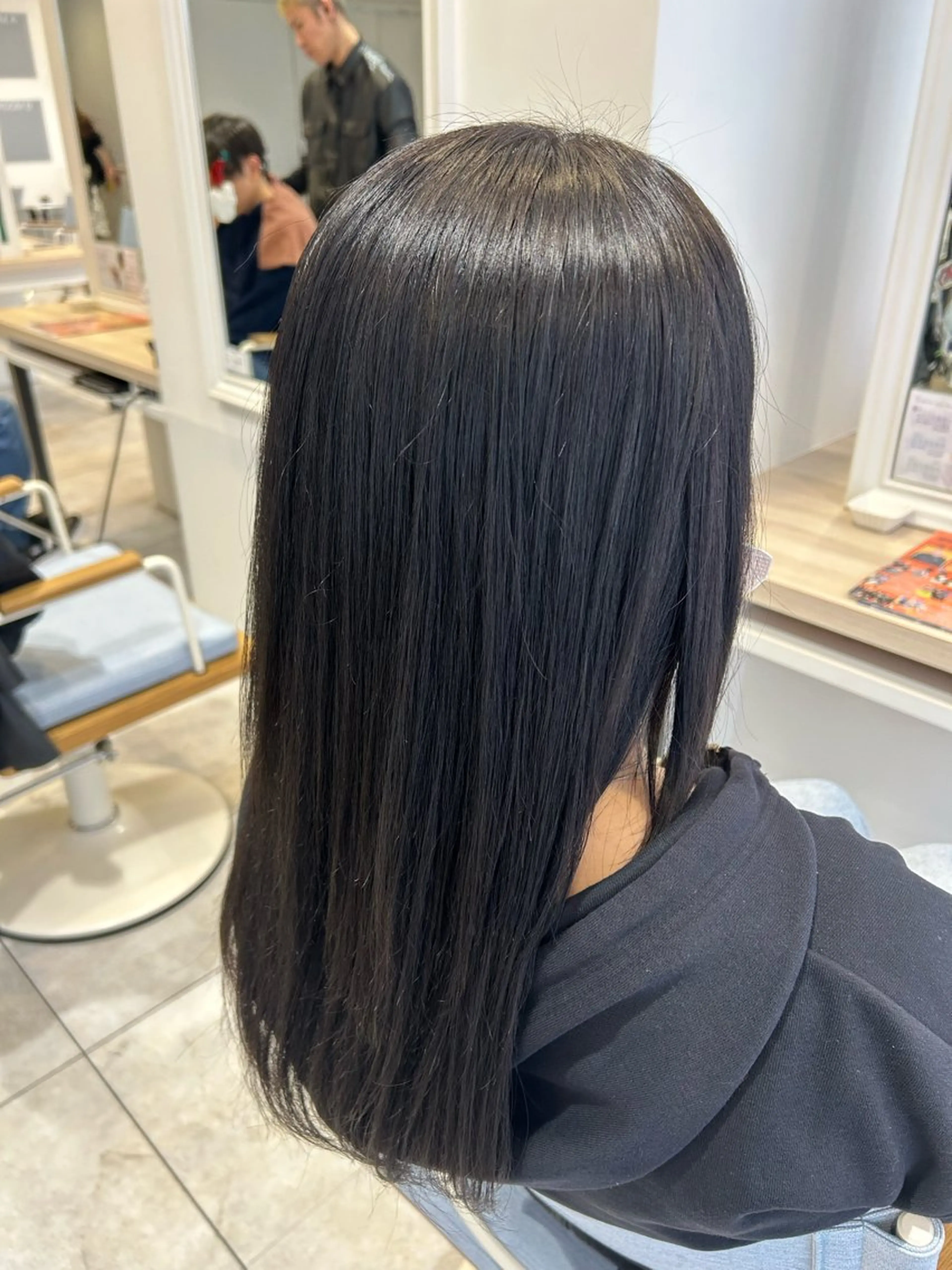 セミロング カラー 黒髪 《.Xian》ミサキ /艶髪/メンズパーマのヘアスタイル