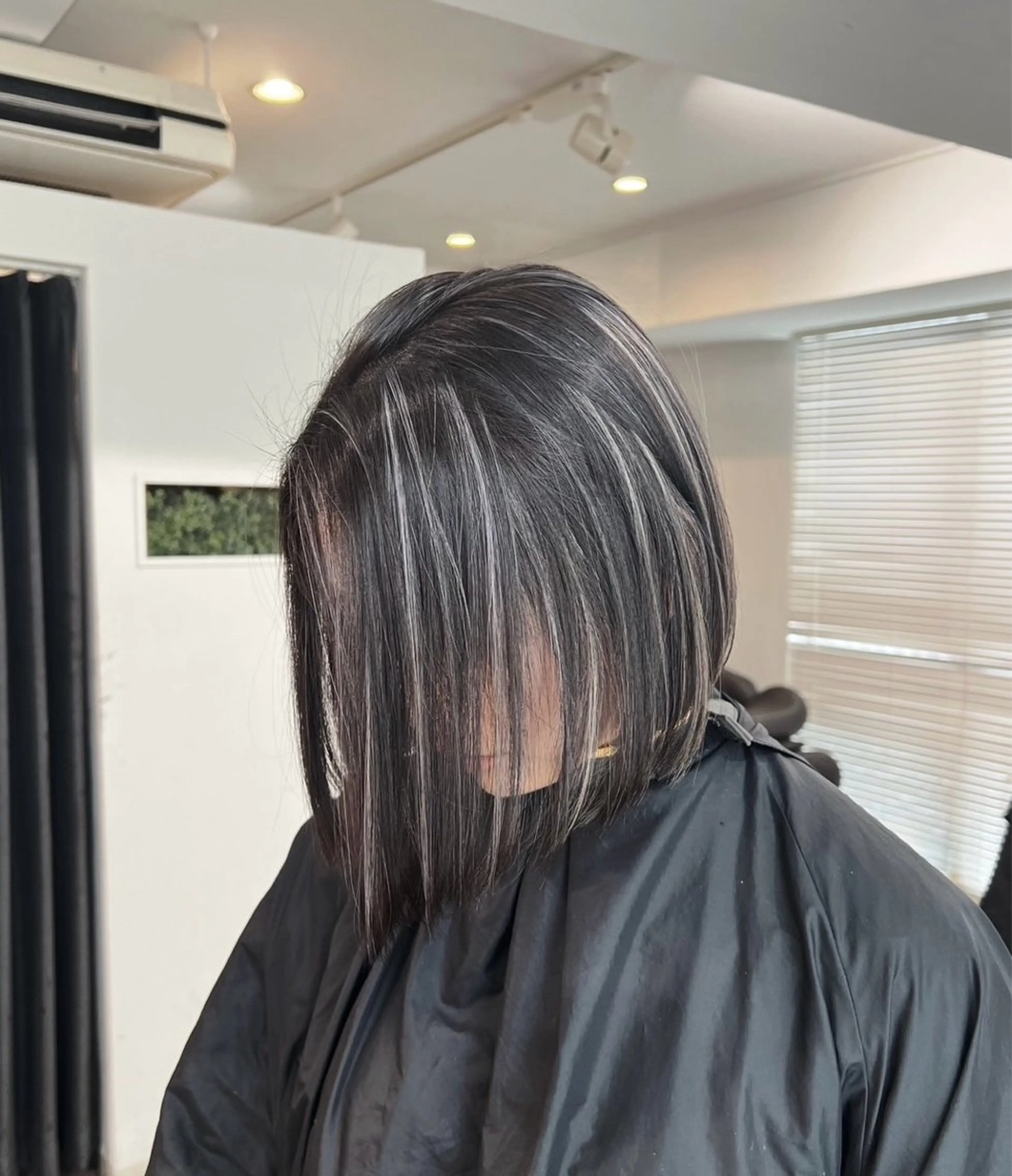 ショート カラー ダークグレー ダークグレージュ グレージュ ハイライトカラー ハイライト カット ヘアカラー トリートメント ROBIN所属・指名数No.1 /NAOYAのヘアスタイル