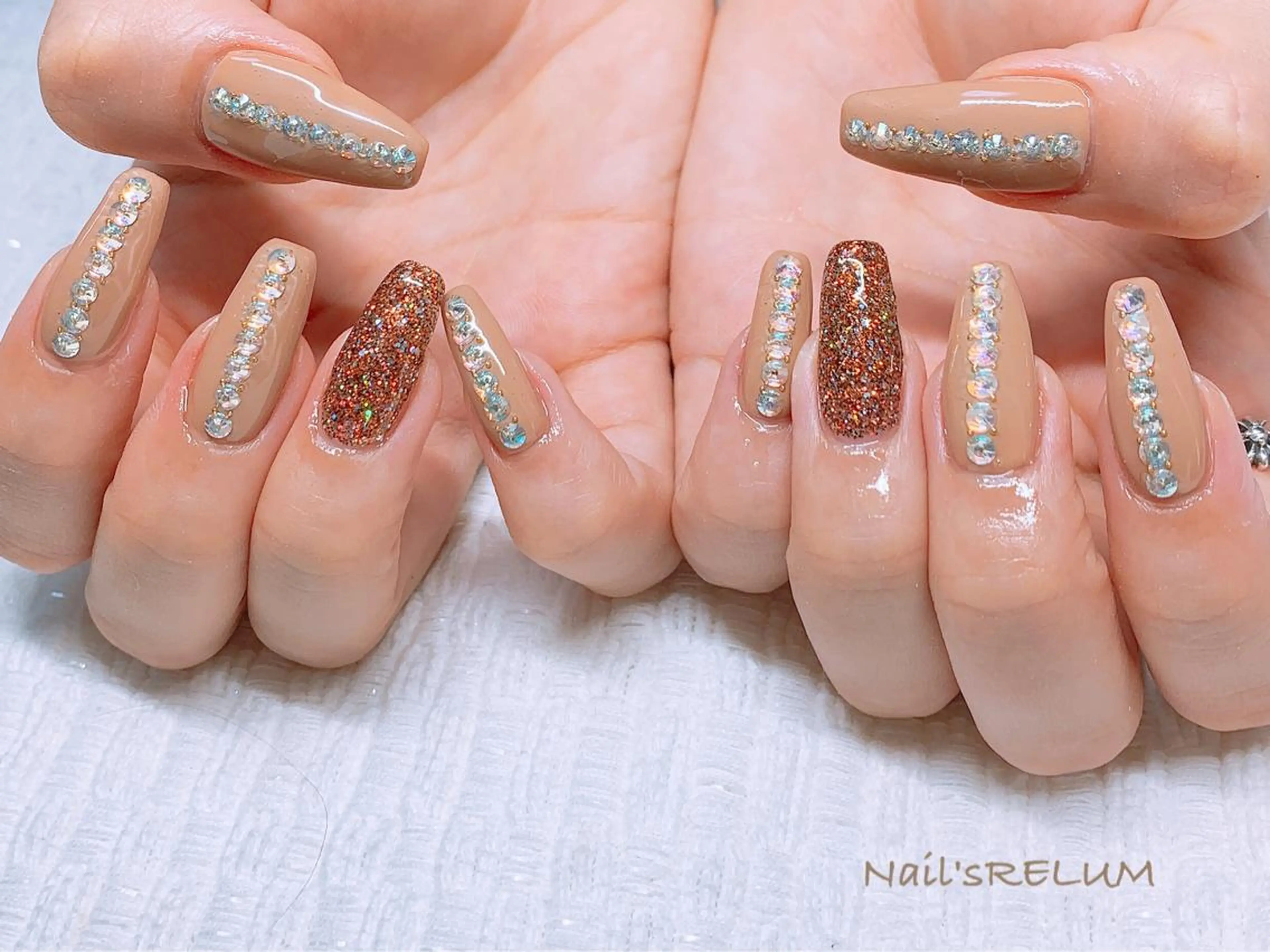 ネイル キラキラネイル THECOLORS所属・近貞 莉奈のネイルデザイン