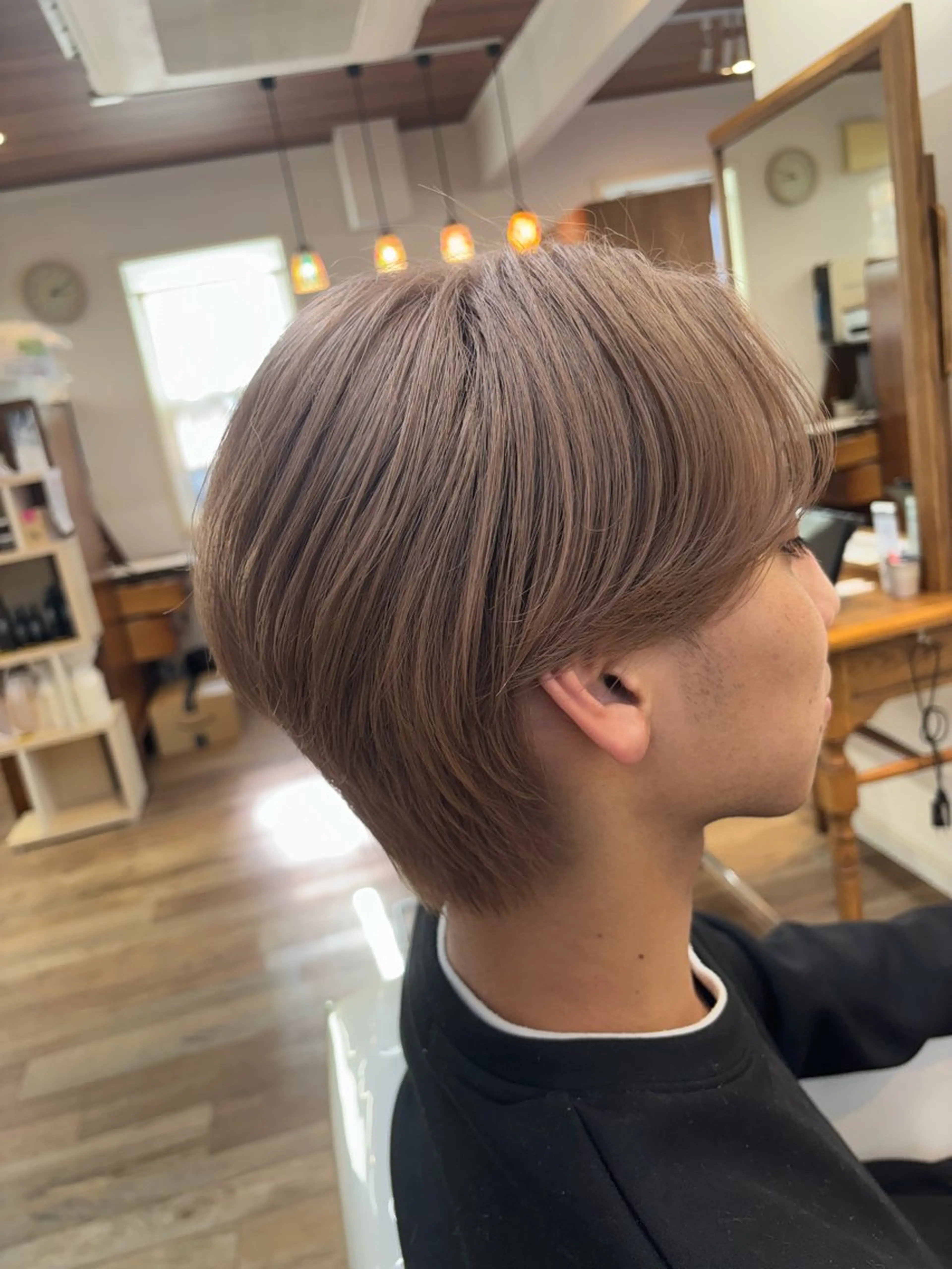 ショート カラー メンズ メンズブリーチ メンズハイトーン ベージュカラー ブリーチ ケアブリーチ Osawa Yutoのヘアスタイル