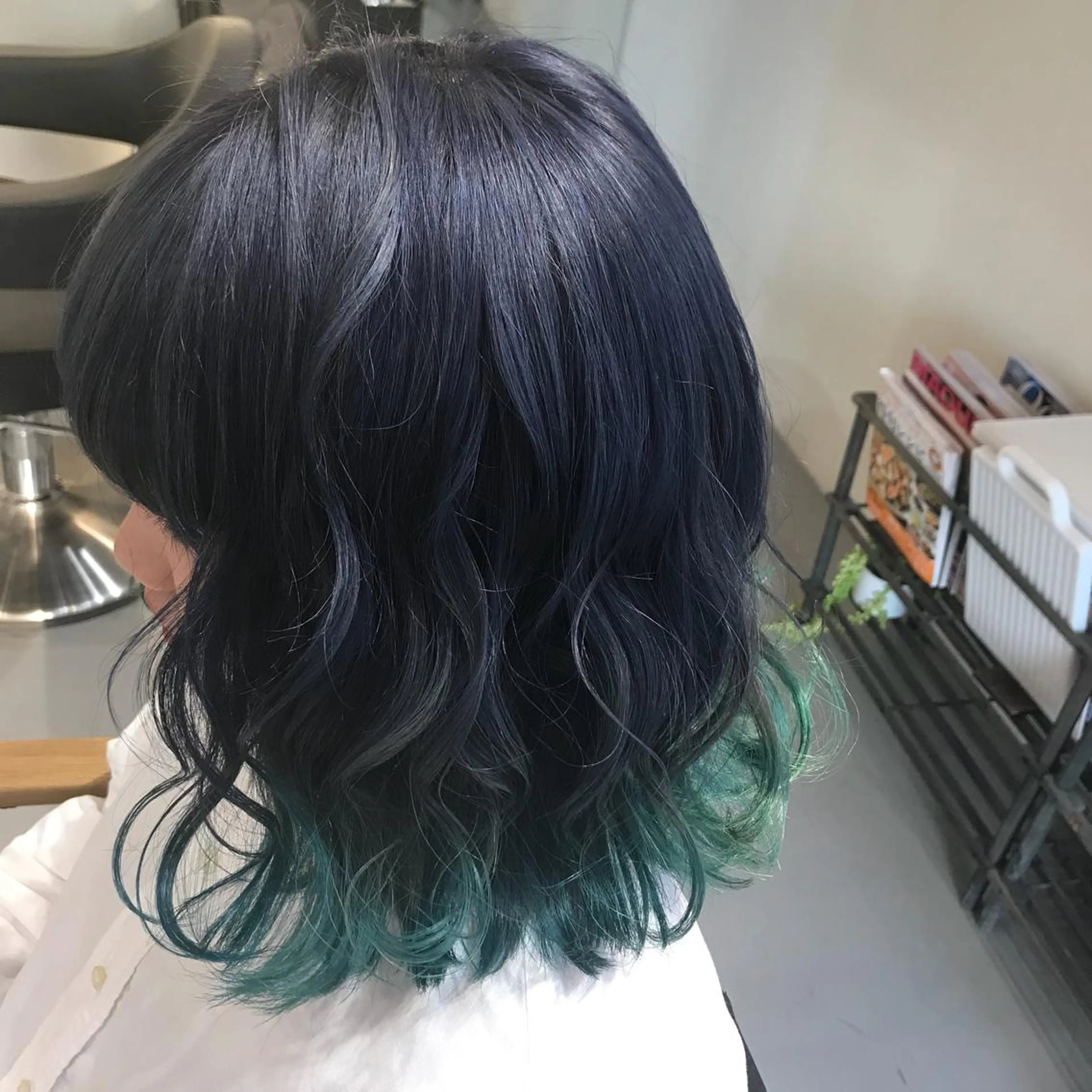 ショート カラー ブリーチ ネイビーカラー イエローカラー ヘアカラー 大久保 隆蔵のヘアスタイル