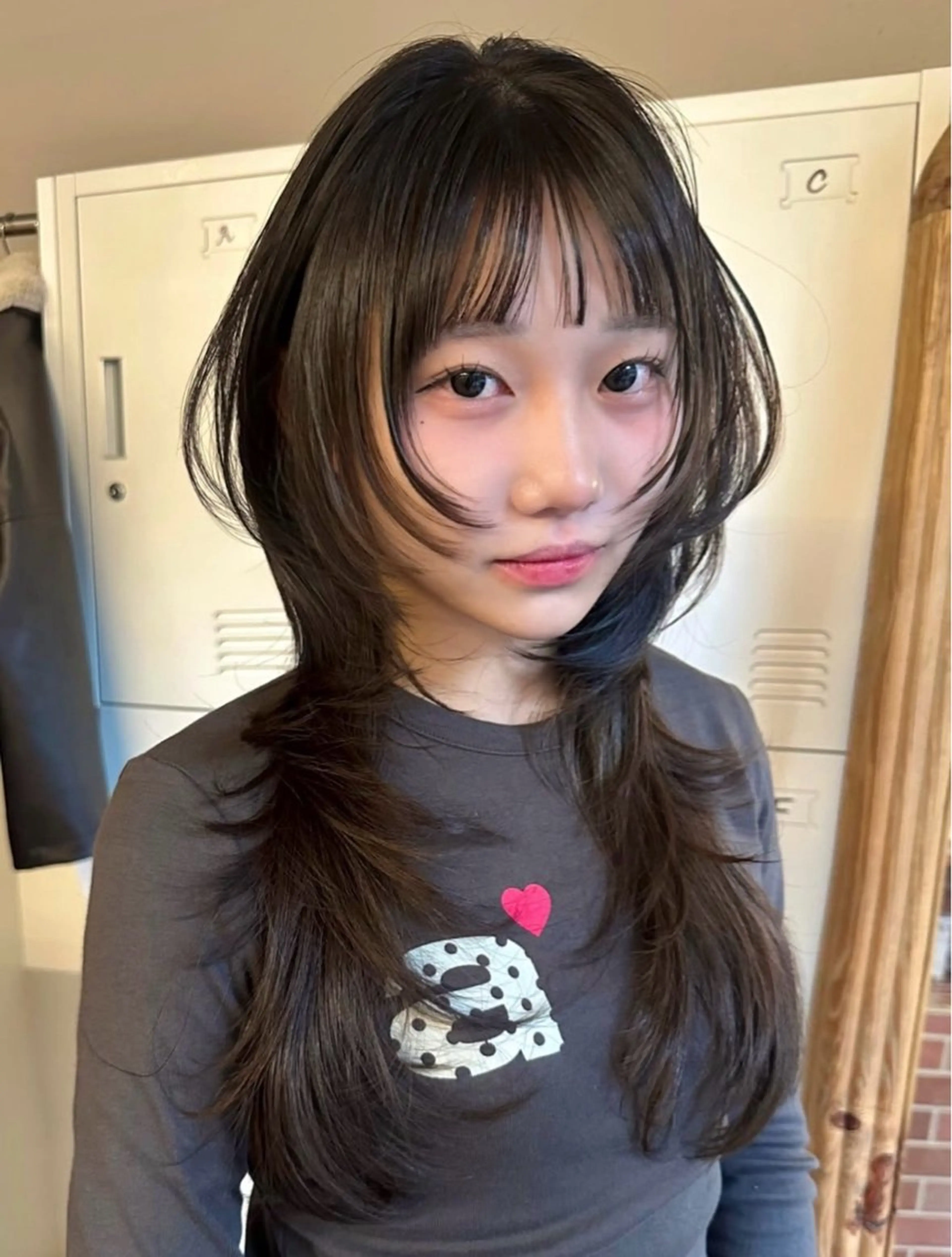 ミディアム カラー ハッシュカット レイヤーカット ハイトーン縮毛/暖色 なーな🎀🤍のヘアスタイル