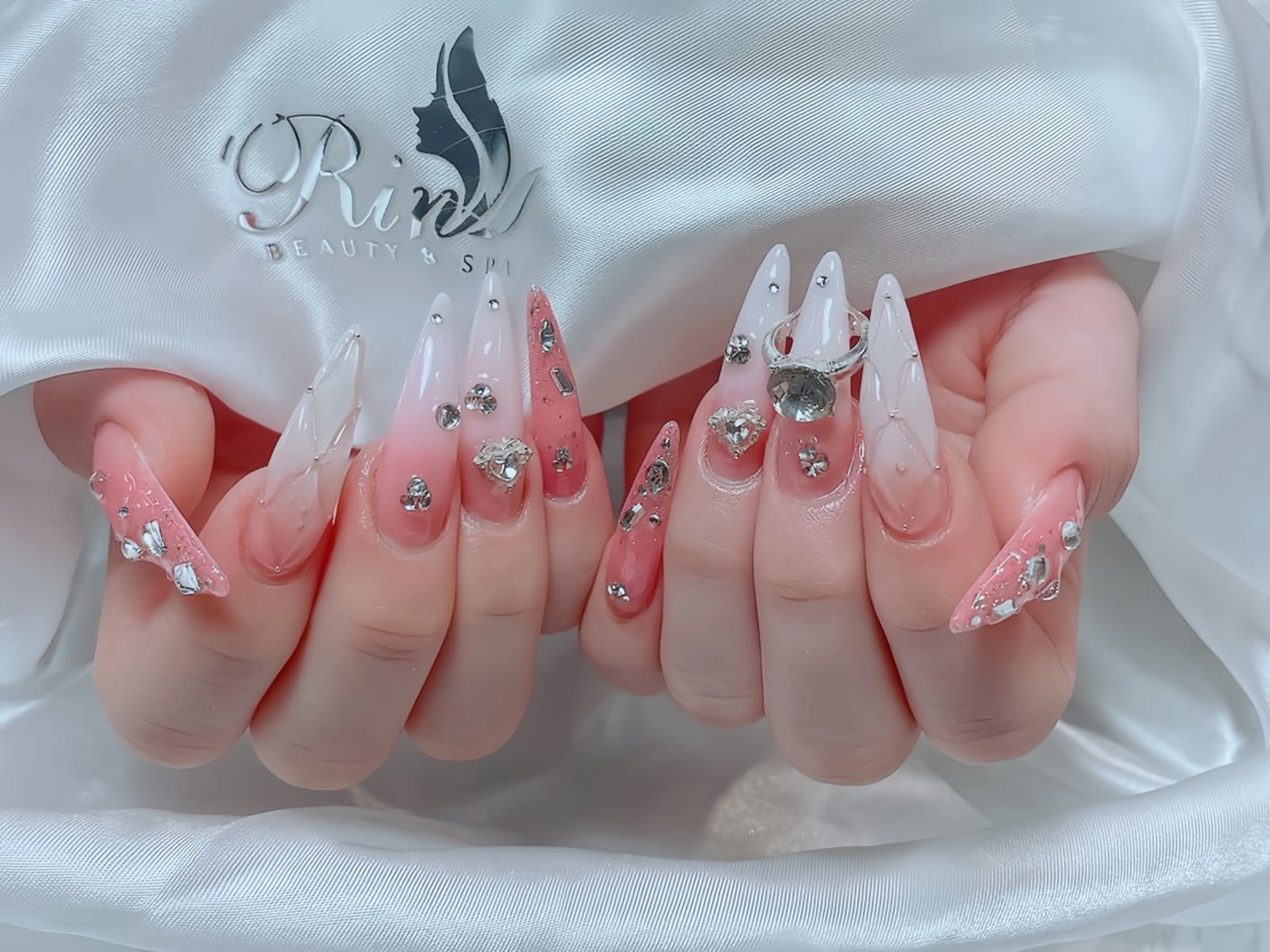 ネイル 成人式 ロングネイル ネイルチップ ハンドネイル Rin Nail 新大久保店のネイルデザイン