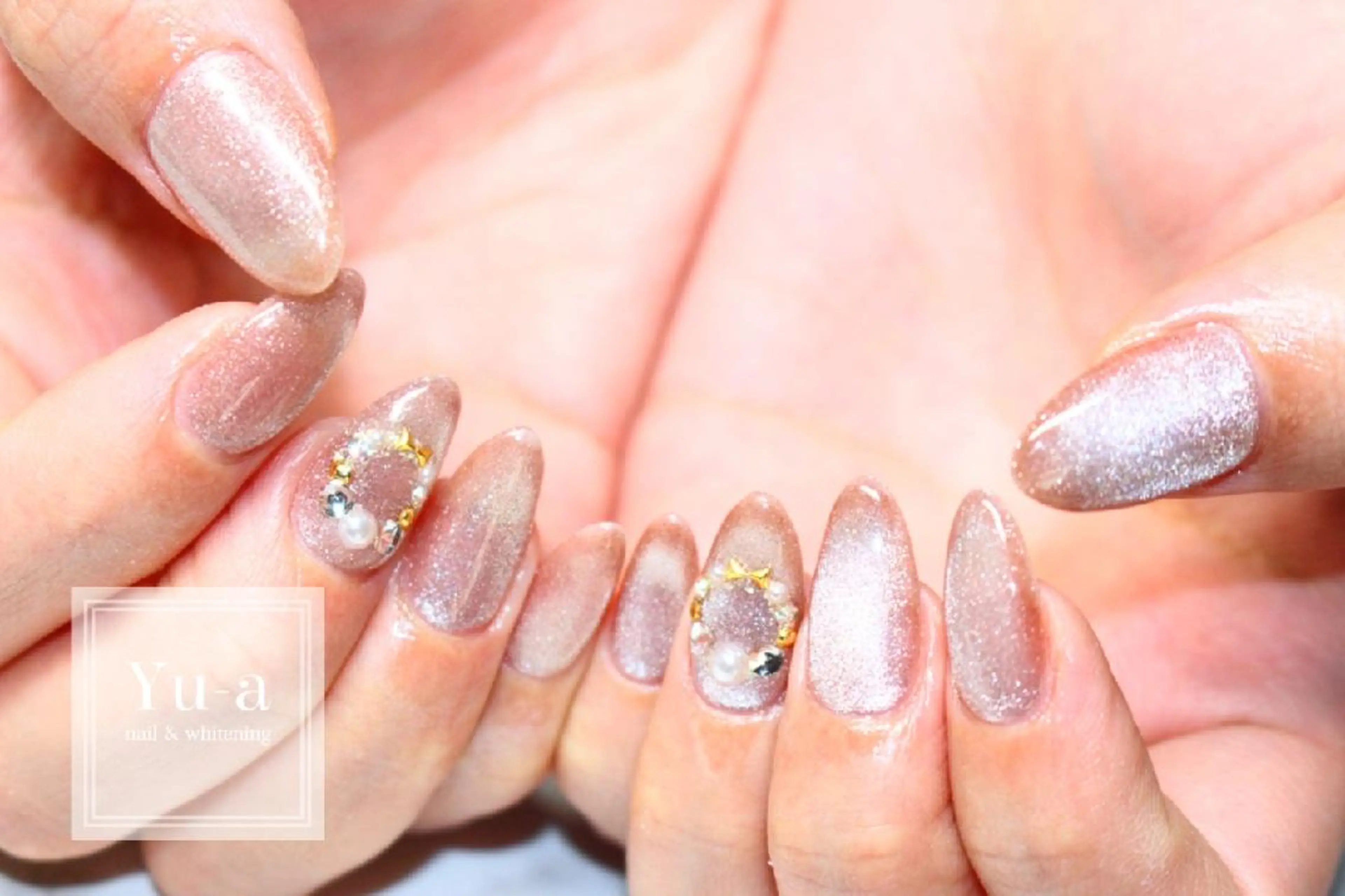 ネイル マグネットネイル ホワイト 冬ネイル クリスマス yu-a☆  ネイル ＆ホワイトニングのネイルデザイン