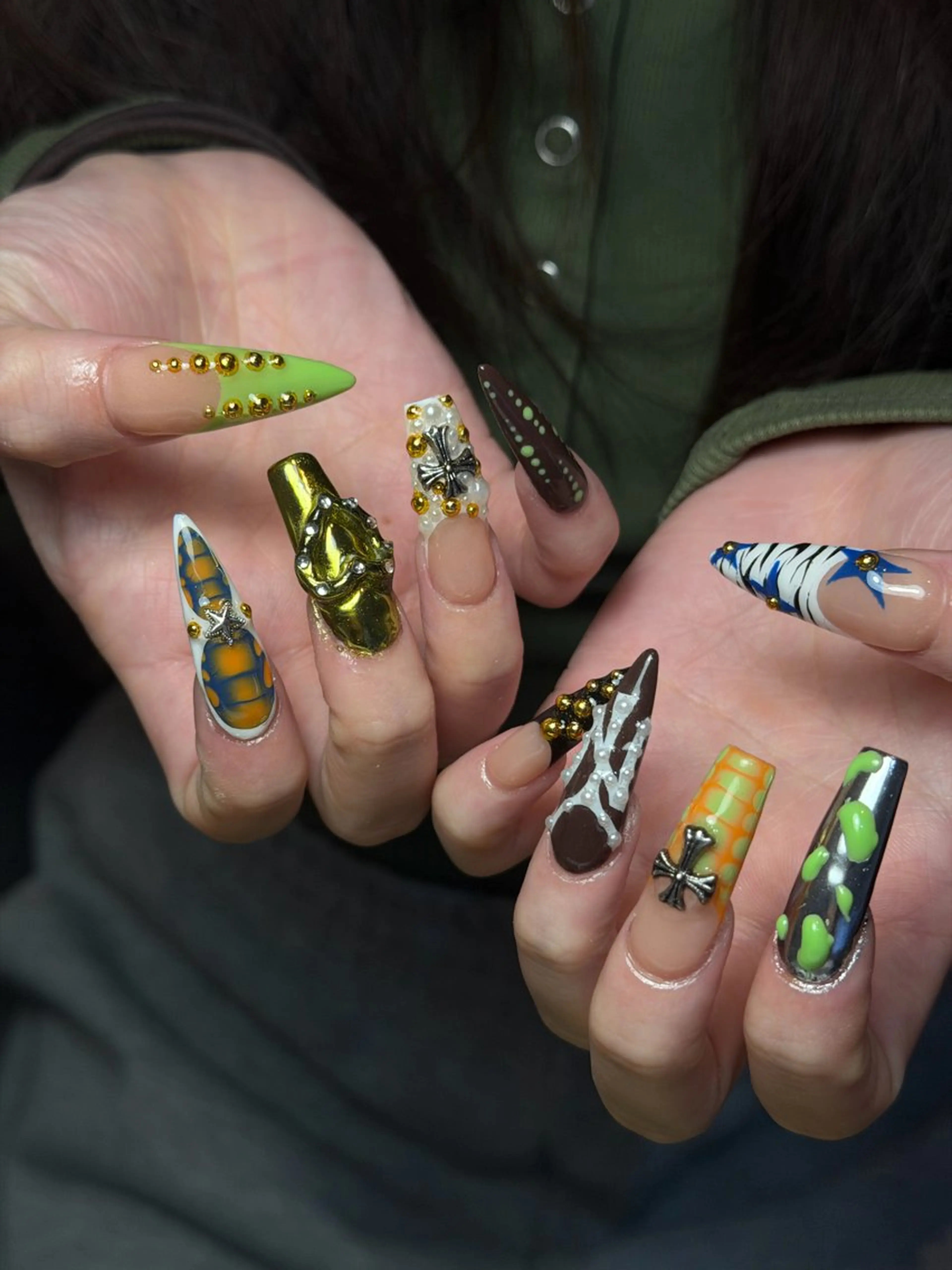 ネイル アートネイル 赤色 リボン ハンドネイル CoMo Nail Studio所属・CoMo Nailのネイルデザイン