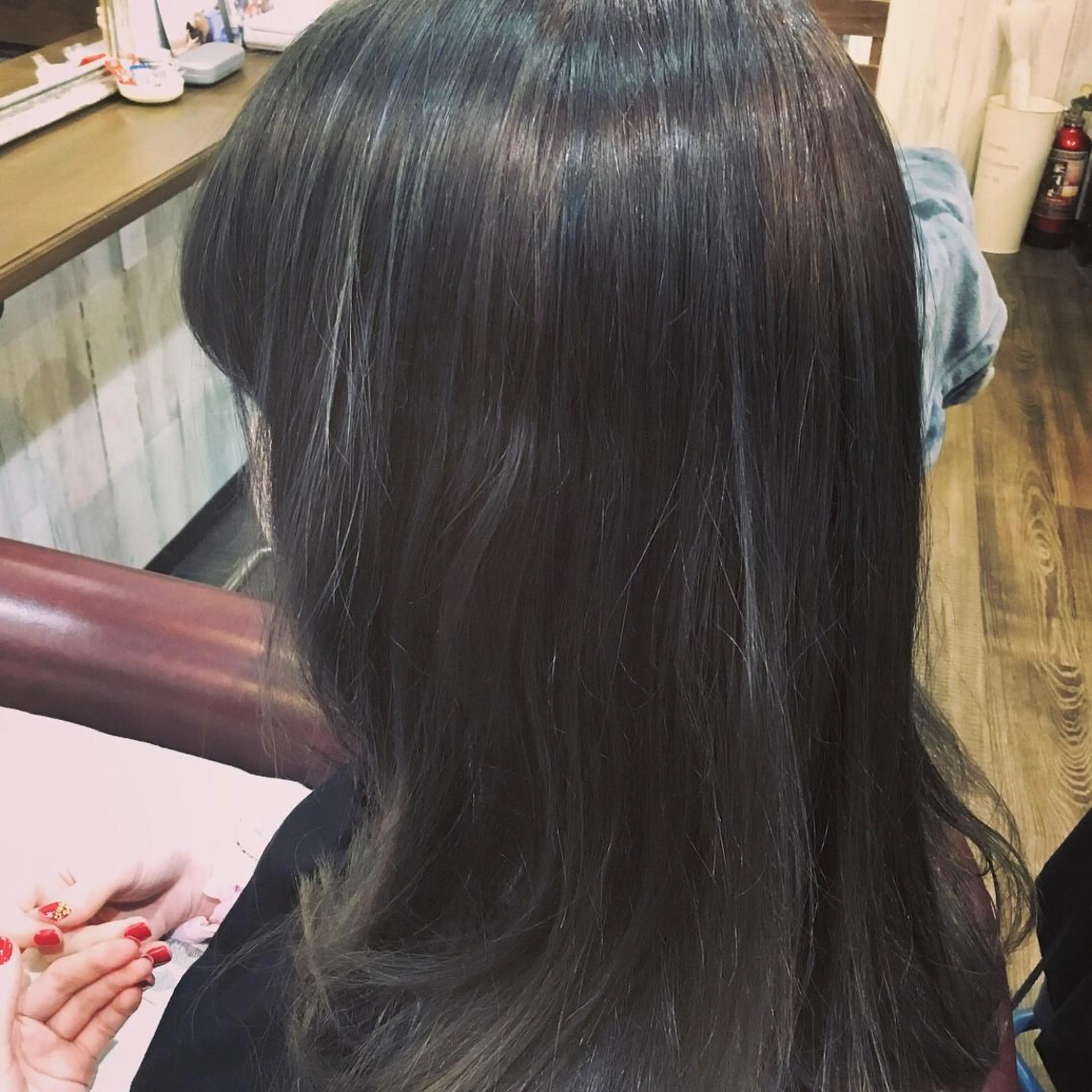 セミロング カラー embrace エンブレイスのヘアスタイル