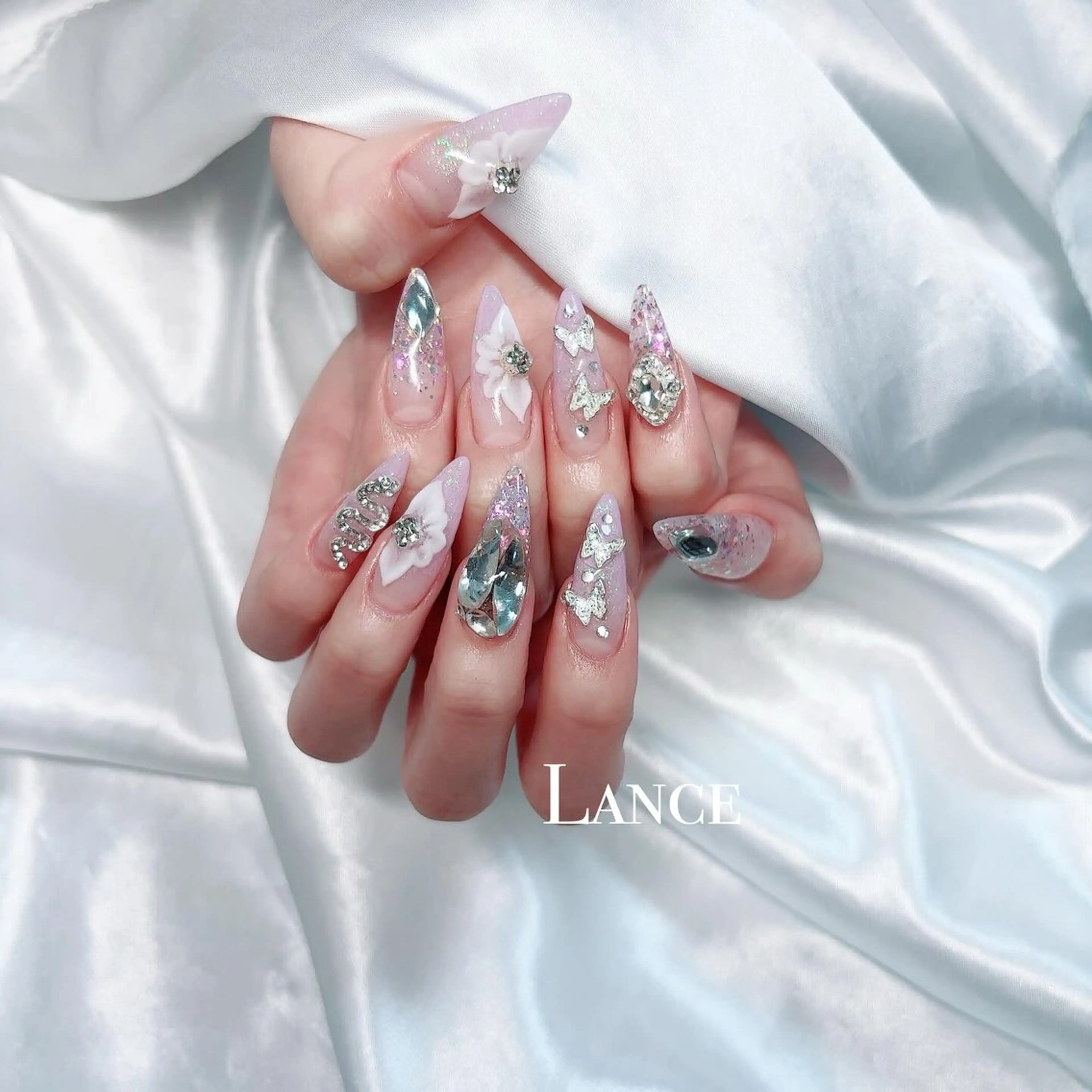 ネイル オーロラネイル キラキラネイル 韓国ネイル ラメ(グリッター) 春ネイル ハンドネイル Lance nailのネイルデザイン