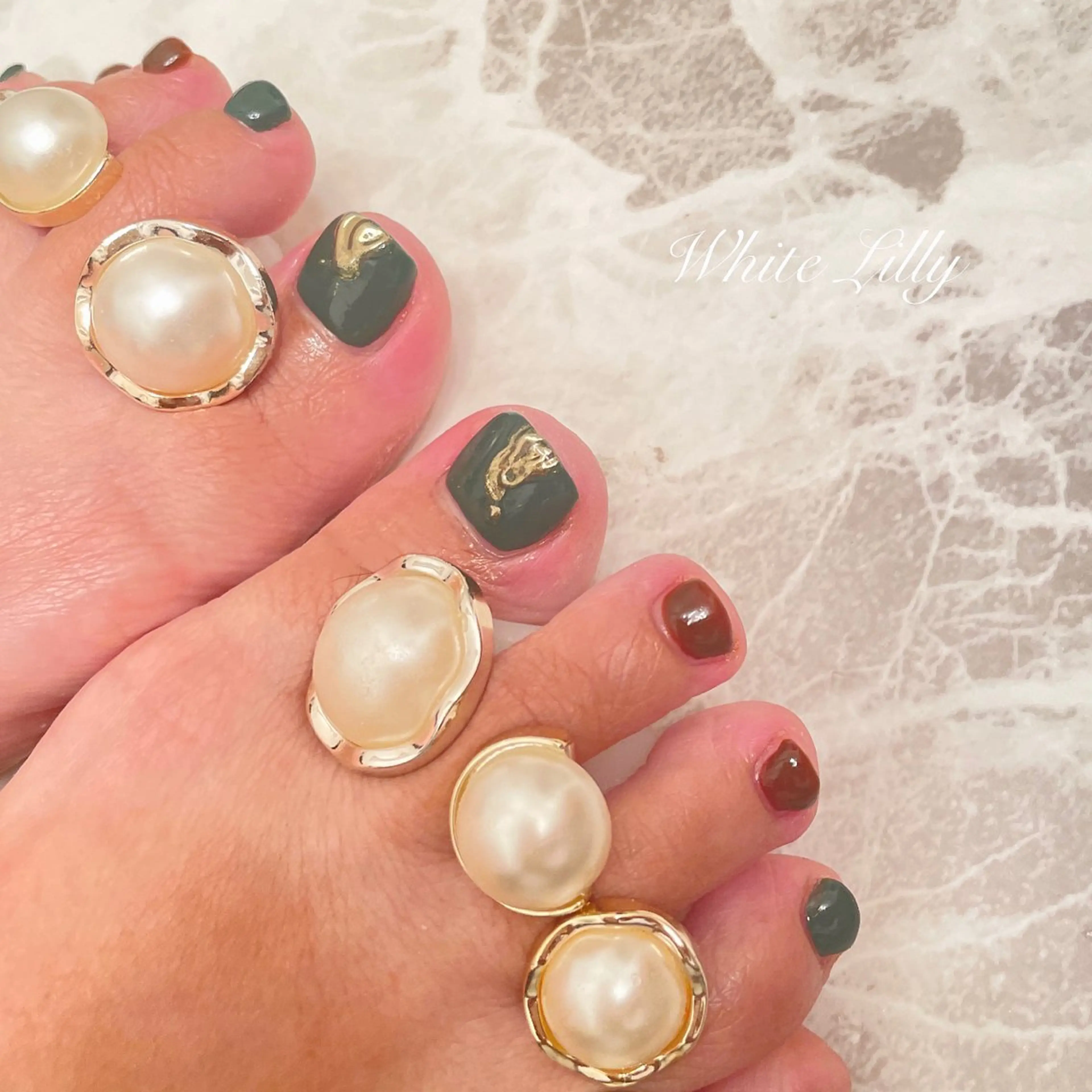 ネイル フットネイル White lily所属・牧田 雅世のネイルデザイン