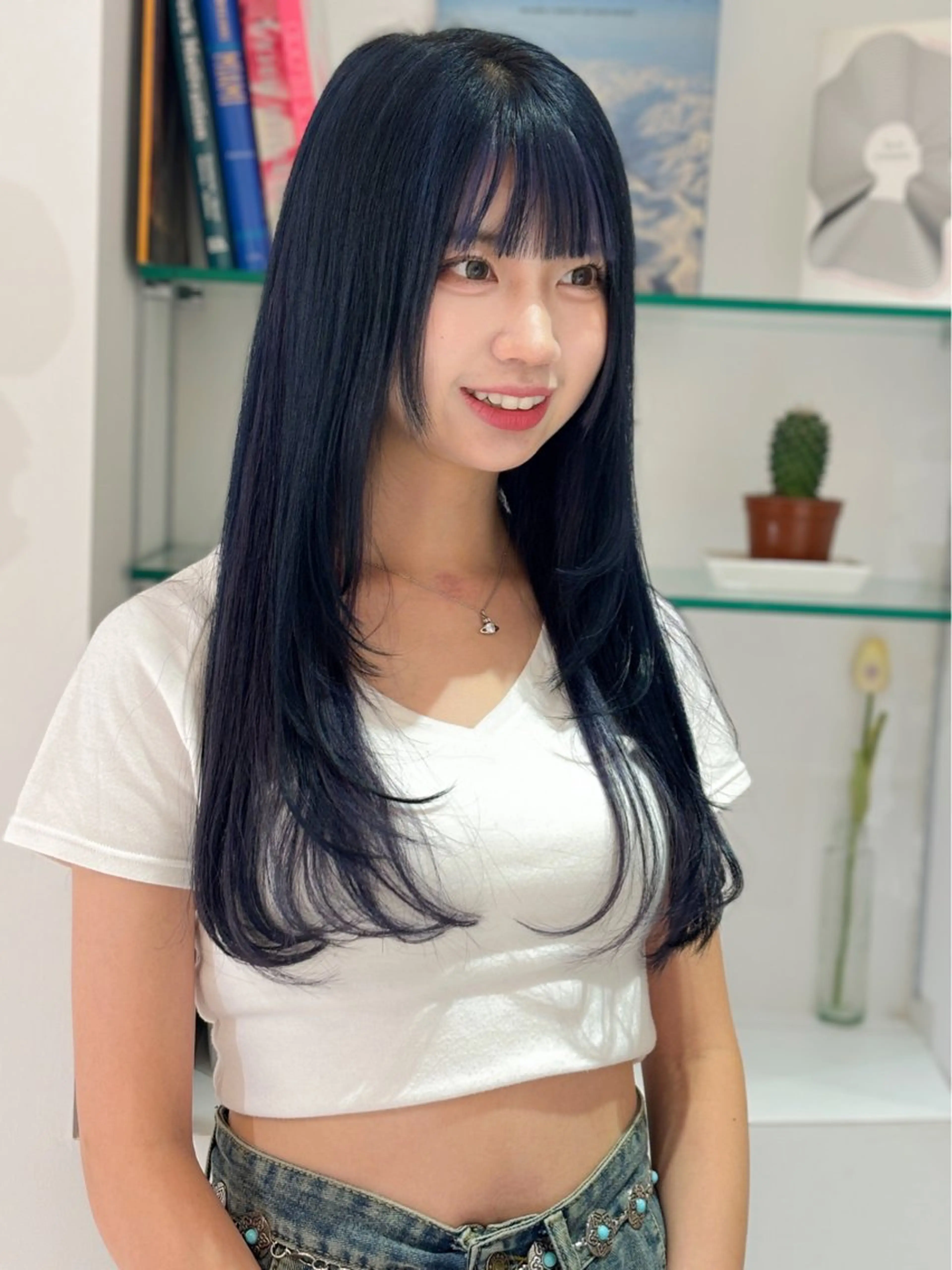 ロング カラー 黒髪 ブルーカラー ブルーブラック インナーカラー パープルカラー カット ヘアカラー トリートメント 💐レイヤー/透明感 カラー💐智口彩香のヘアスタイル